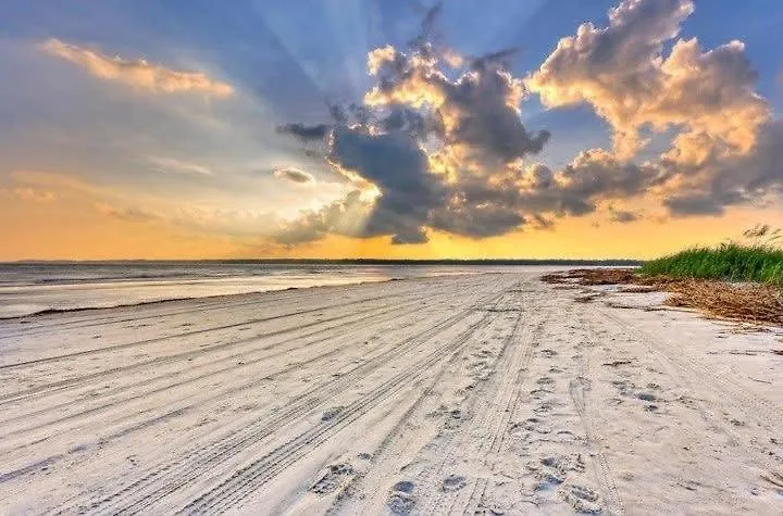 Villa Walk To The Contemporary Coastal Fully Remodeled Spring 2024 Expansive Balcony Hilton Head Island