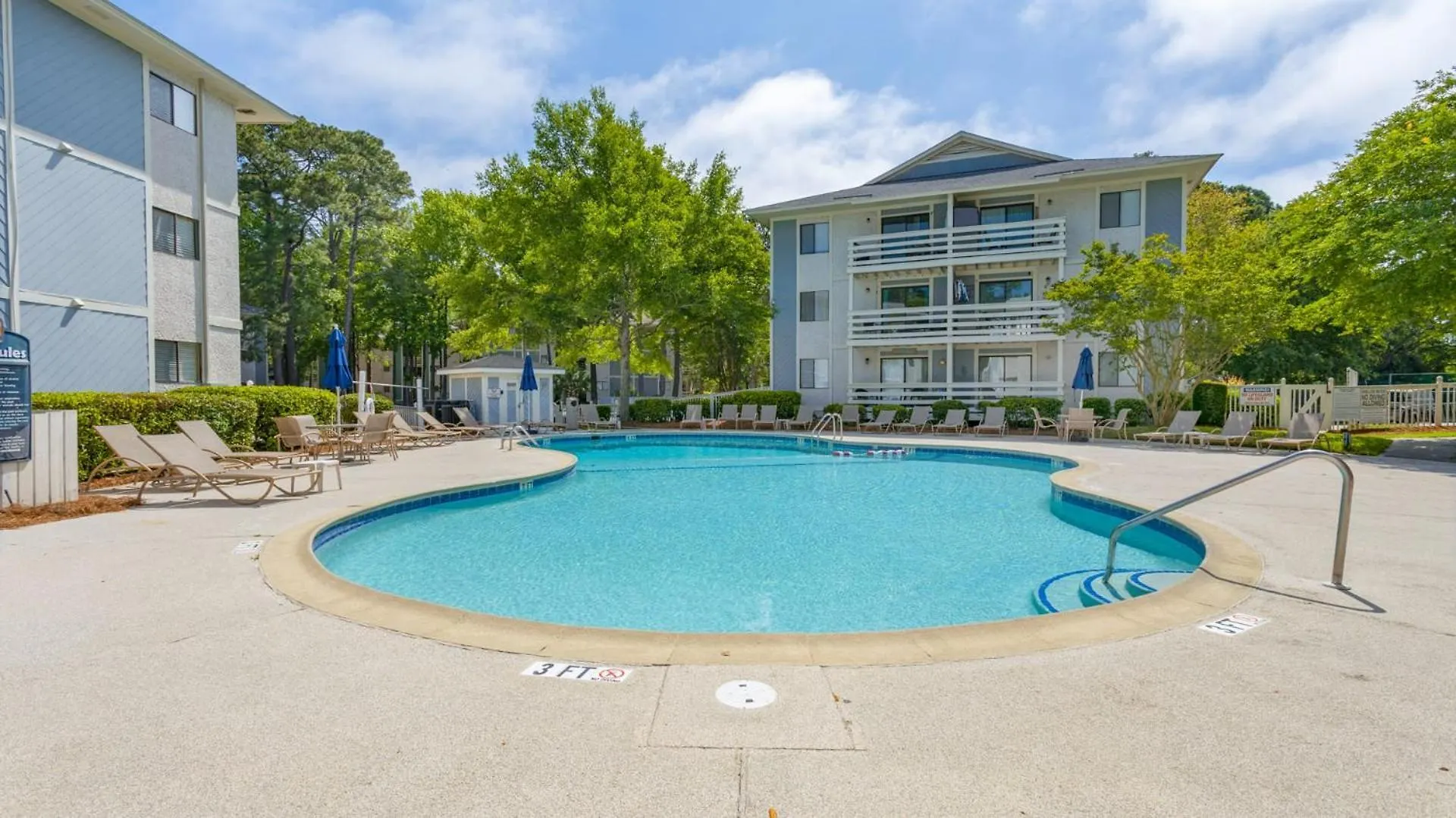 Walk To The Contemporary Coastal Fully Remodeled Spring 2024 Expansive Balcony Villa
