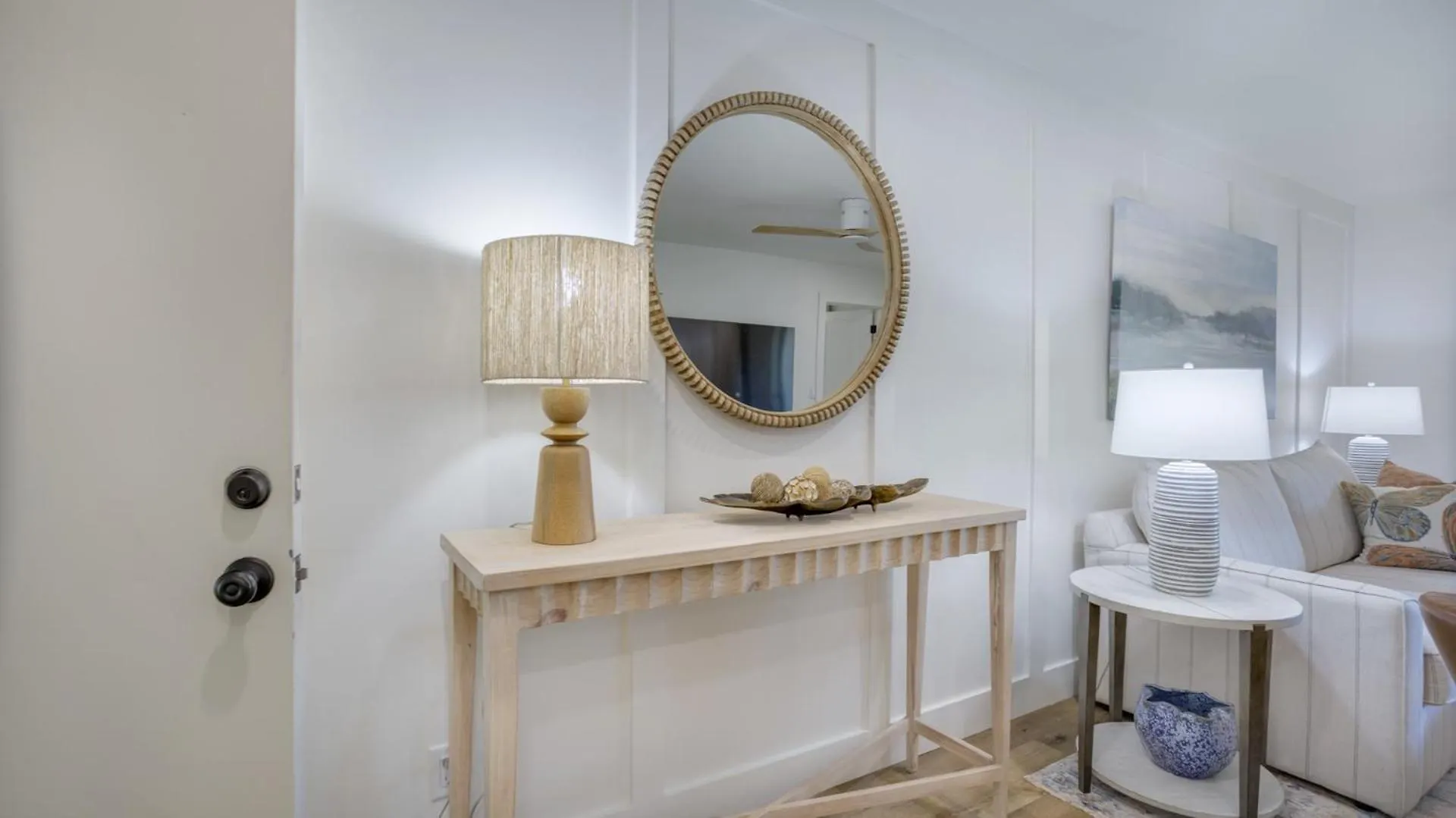 Walk To The Contemporary Coastal Fully Remodeled Spring 2024 Expansive Balcony Villa Hilton Head Island