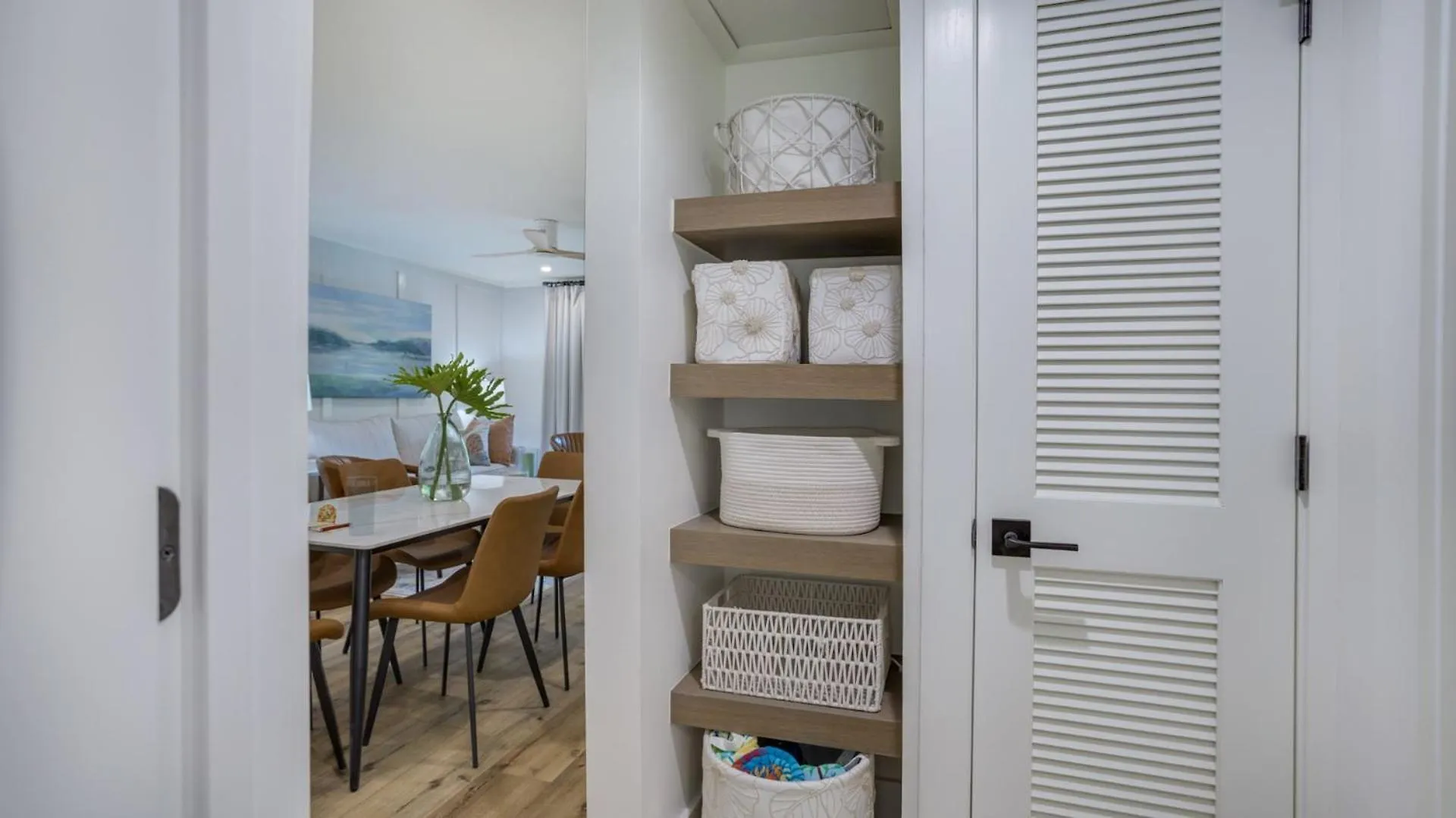 Villa Walk To The Contemporary Coastal Fully Remodeled Spring 2024 Expansive Balcony Hilton Head Island