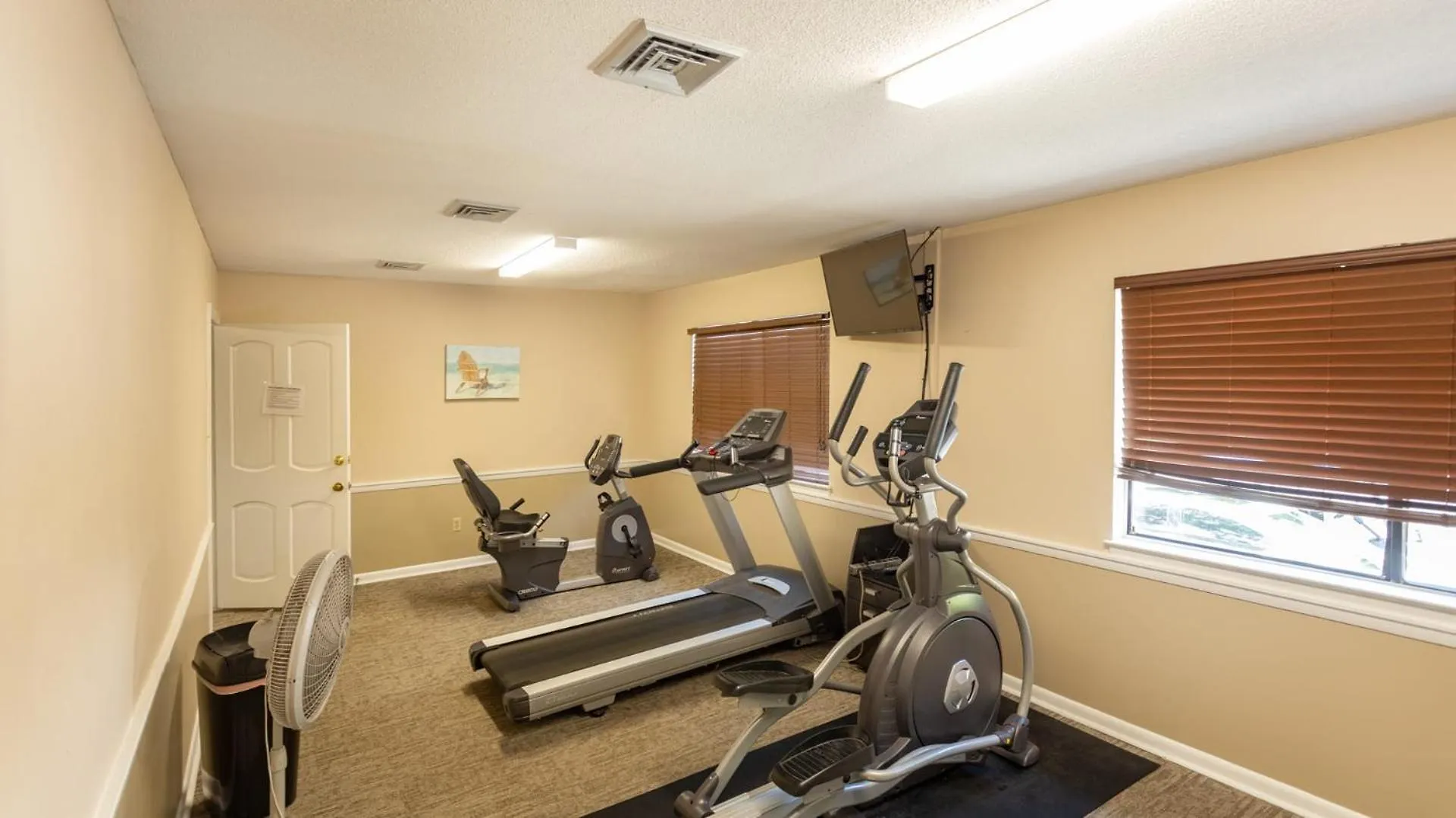Walk To The Contemporary Coastal Fully Remodeled Spring 2024 Expansive Balcony *