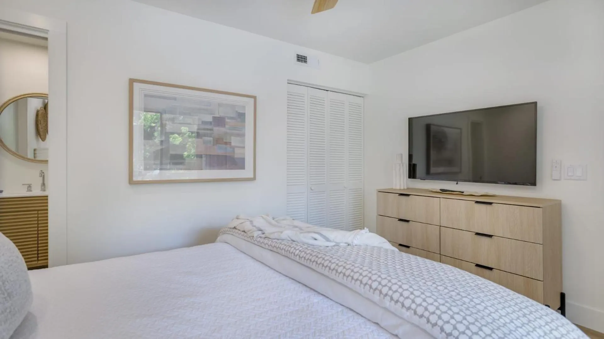 Villa Walk To The Contemporary Coastal Fully Remodeled Spring 2024 Expansive Balcony