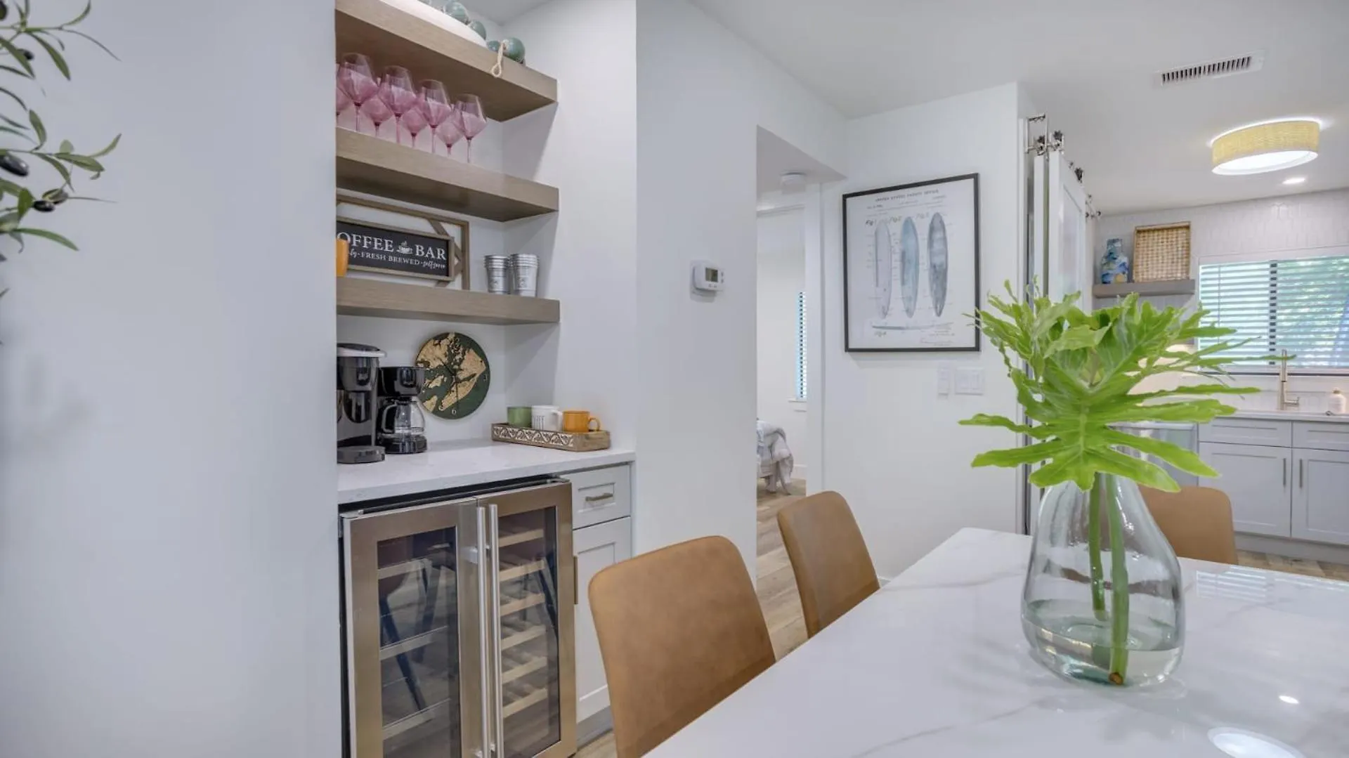 Walk To The Contemporary Coastal Fully Remodeled Spring 2024 Expansive Balcony *