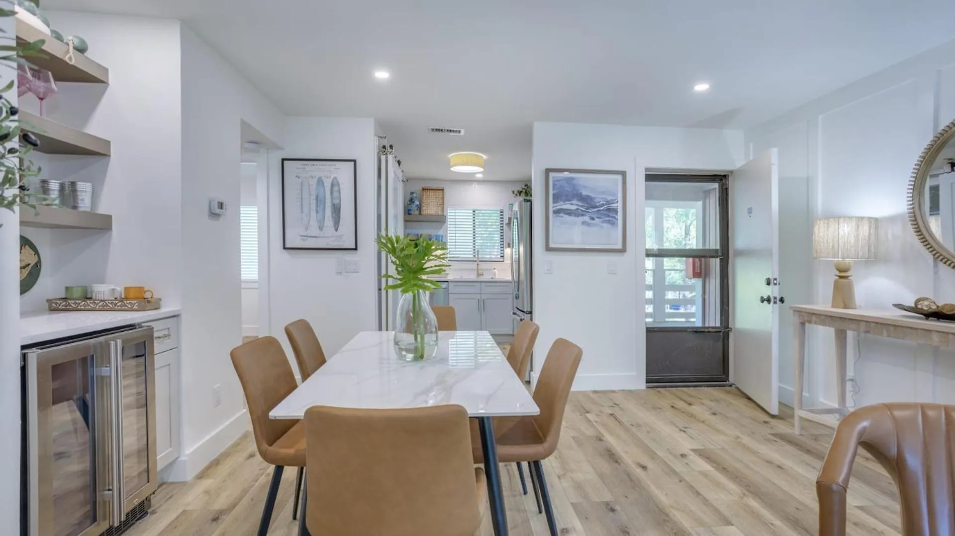 Walk To The Contemporary Coastal Fully Remodeled Spring 2024 Expansive Balcony Villa