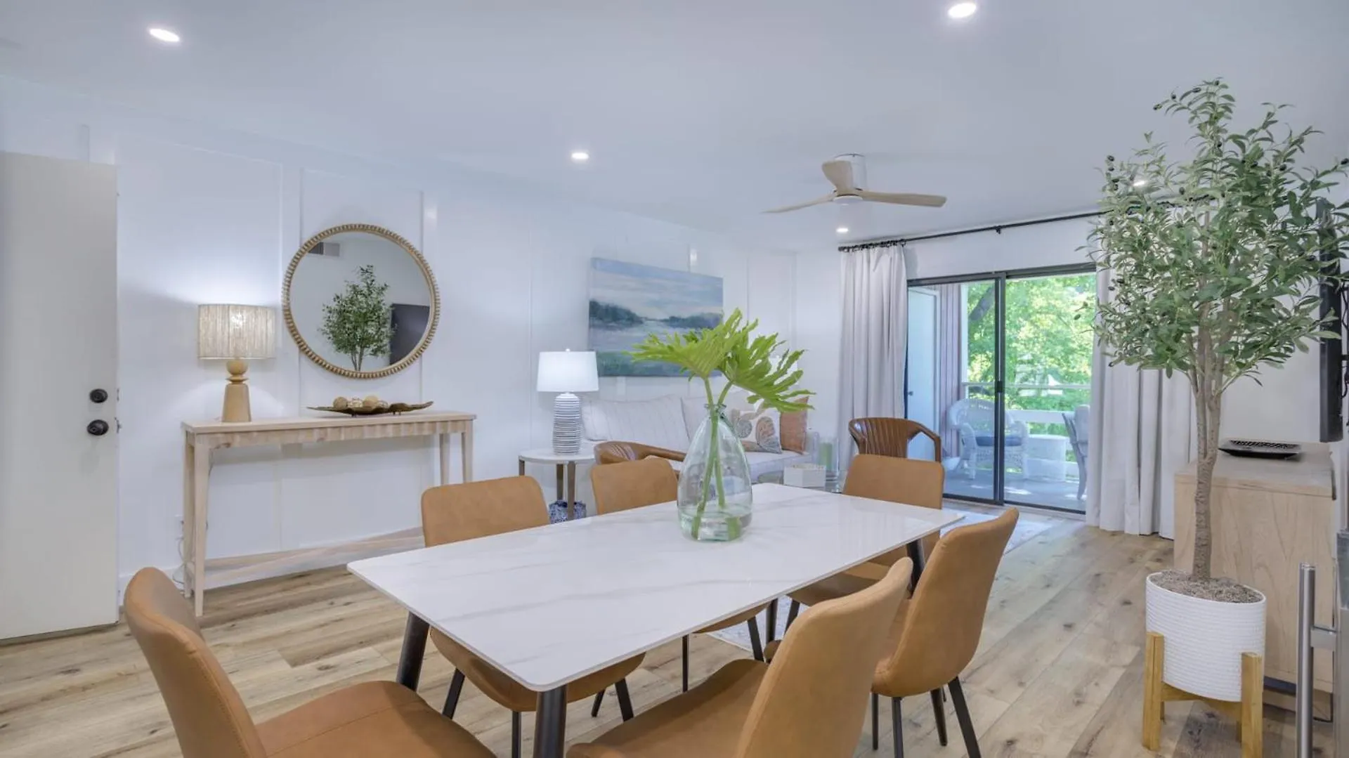 Walk To The Contemporary Coastal Fully Remodeled Spring 2024 Expansive Balcony