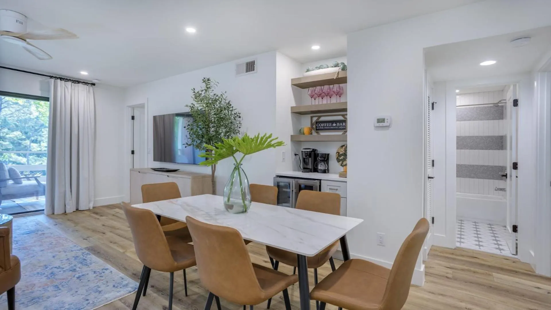 Villa Walk To The Contemporary Coastal Fully Remodeled Spring 2024 Expansive Balcony Hilton Head Island