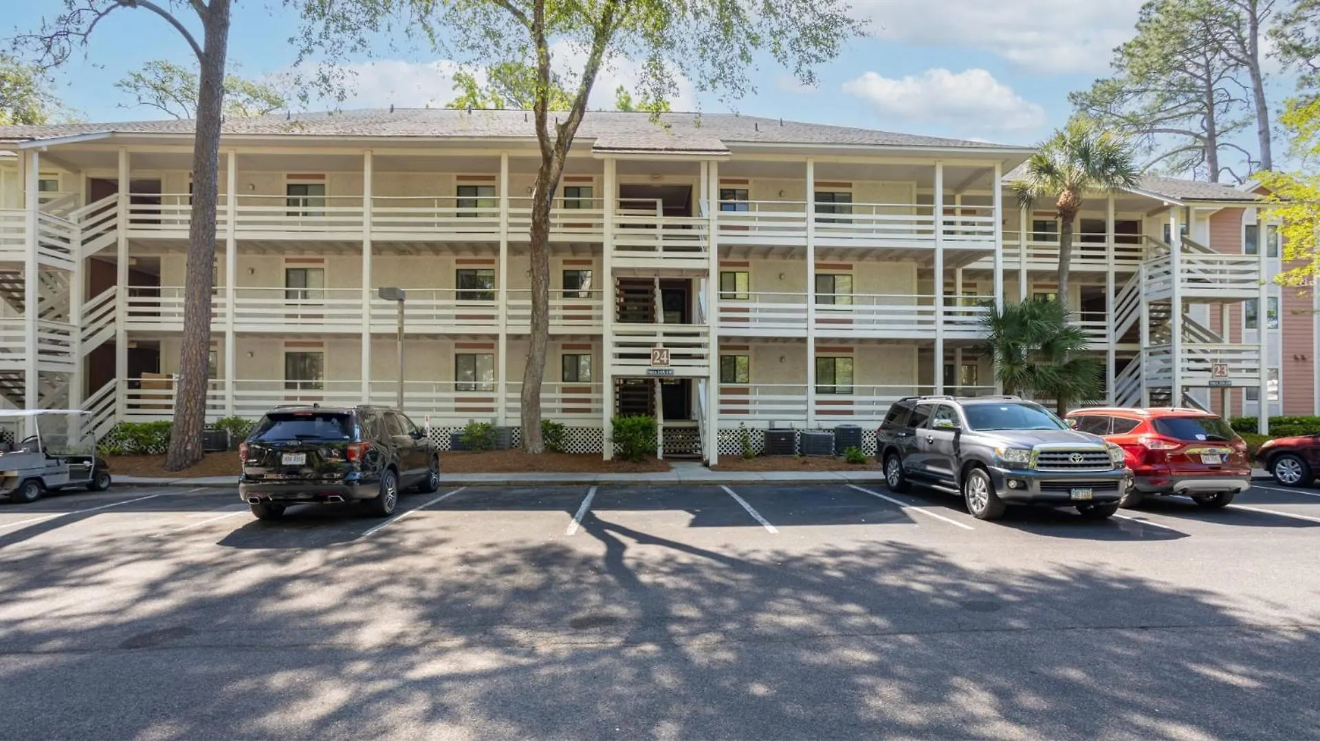 Villa Walk To The Contemporary Coastal Fully Remodeled Spring 2024 Expansive Balcony