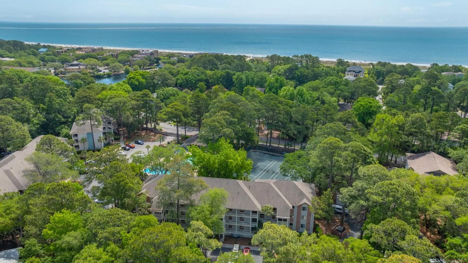 Villa Walk To The Contemporary Coastal Fully Remodeled Spring 2024 Expansive Balcony Hilton Head Island