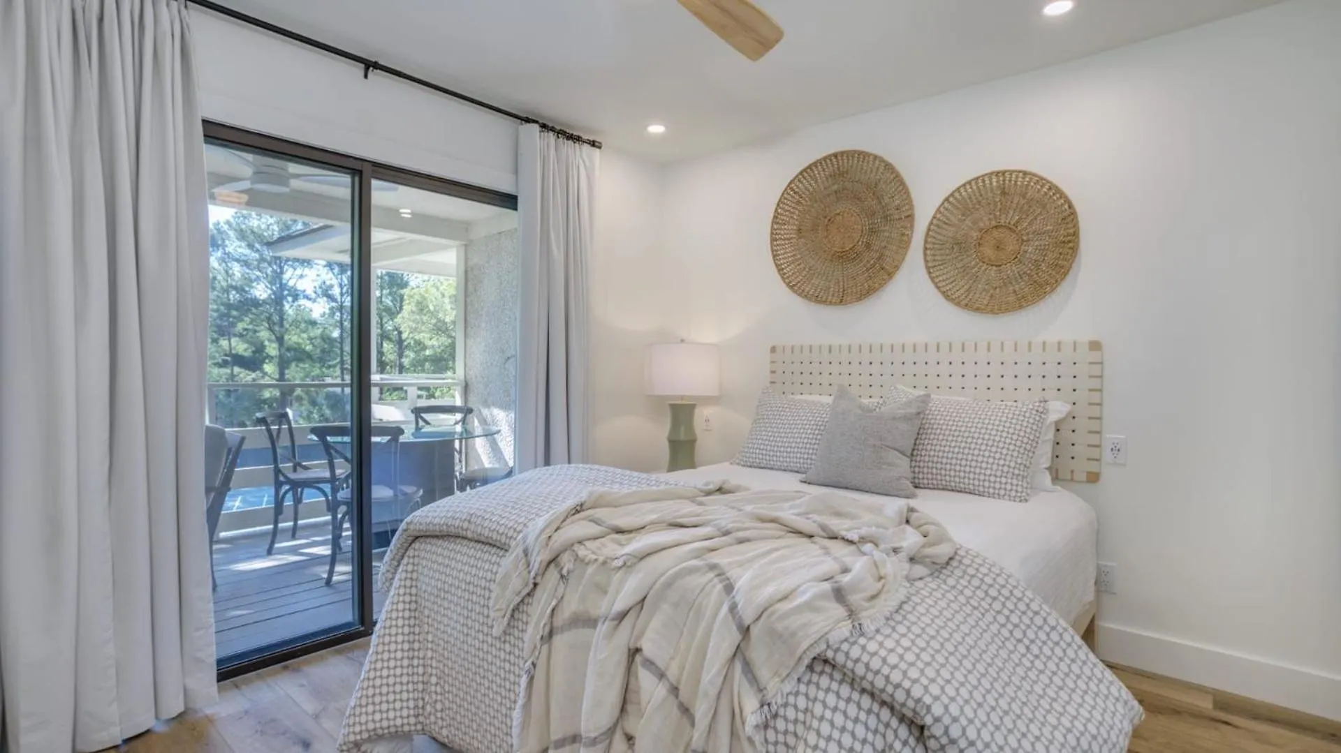 Villa Walk To The Contemporary Coastal Fully Remodeled Spring 2024 Expansive Balcony