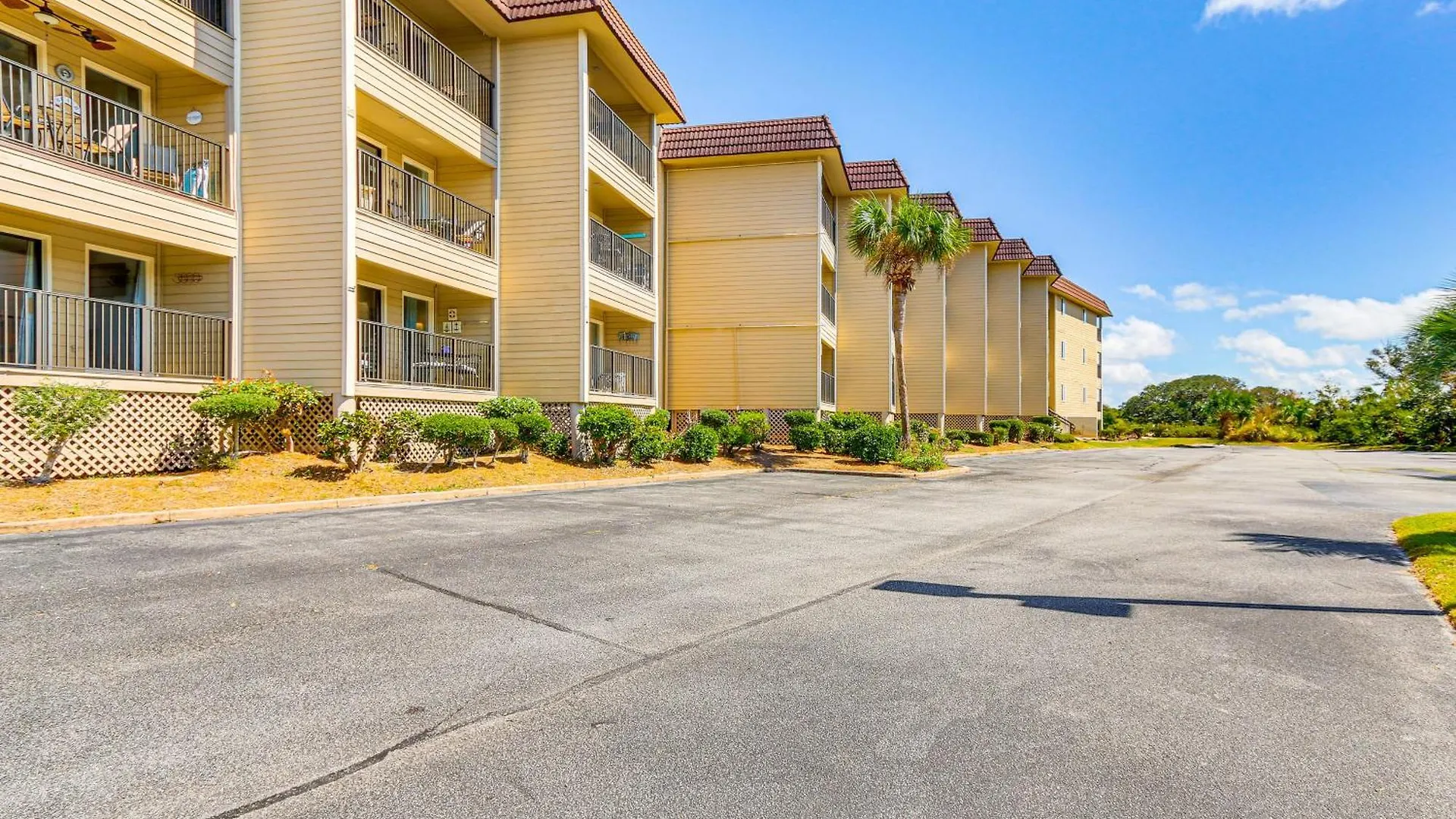 Walk To Perks At Hilton Head Condo! Apartment *