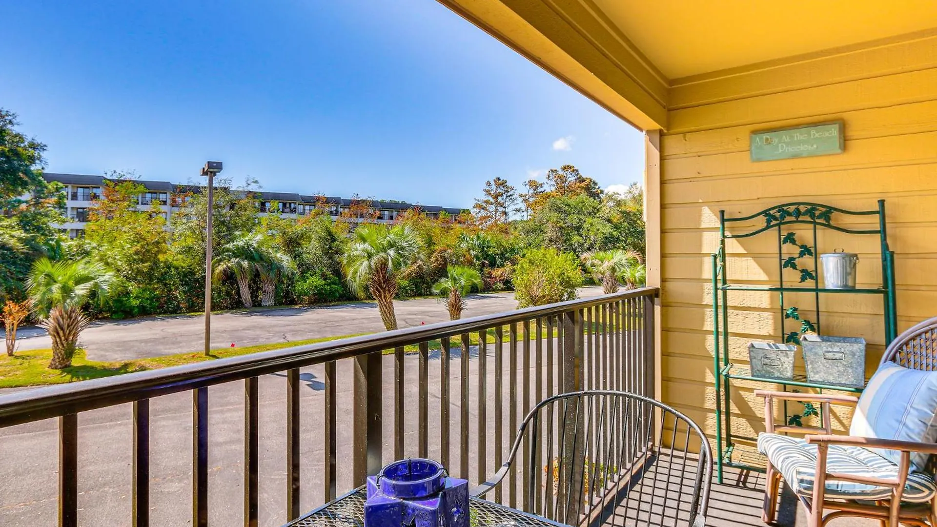 Apartment Walk To Perks At Hilton Head Condo!