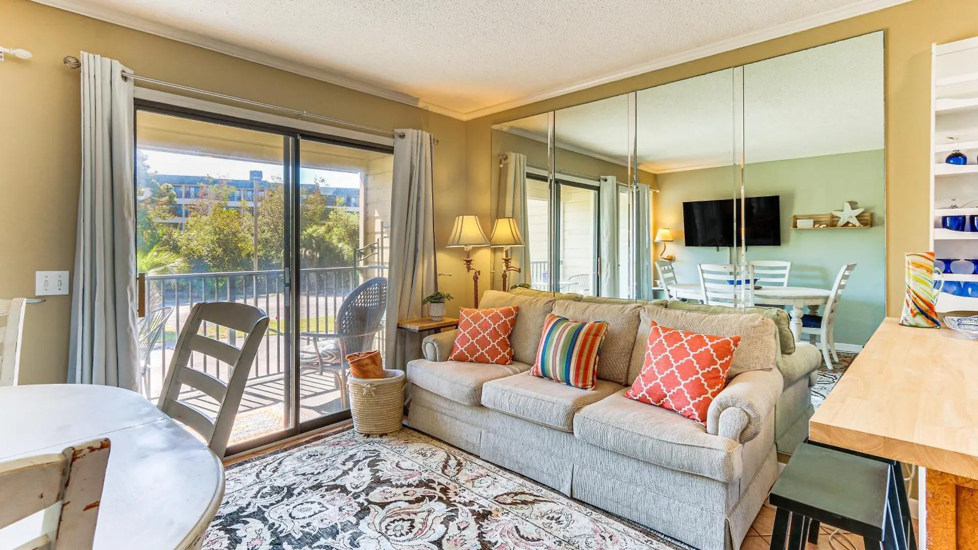 Apartment Walk To Perks At Hilton Head Condo! *
