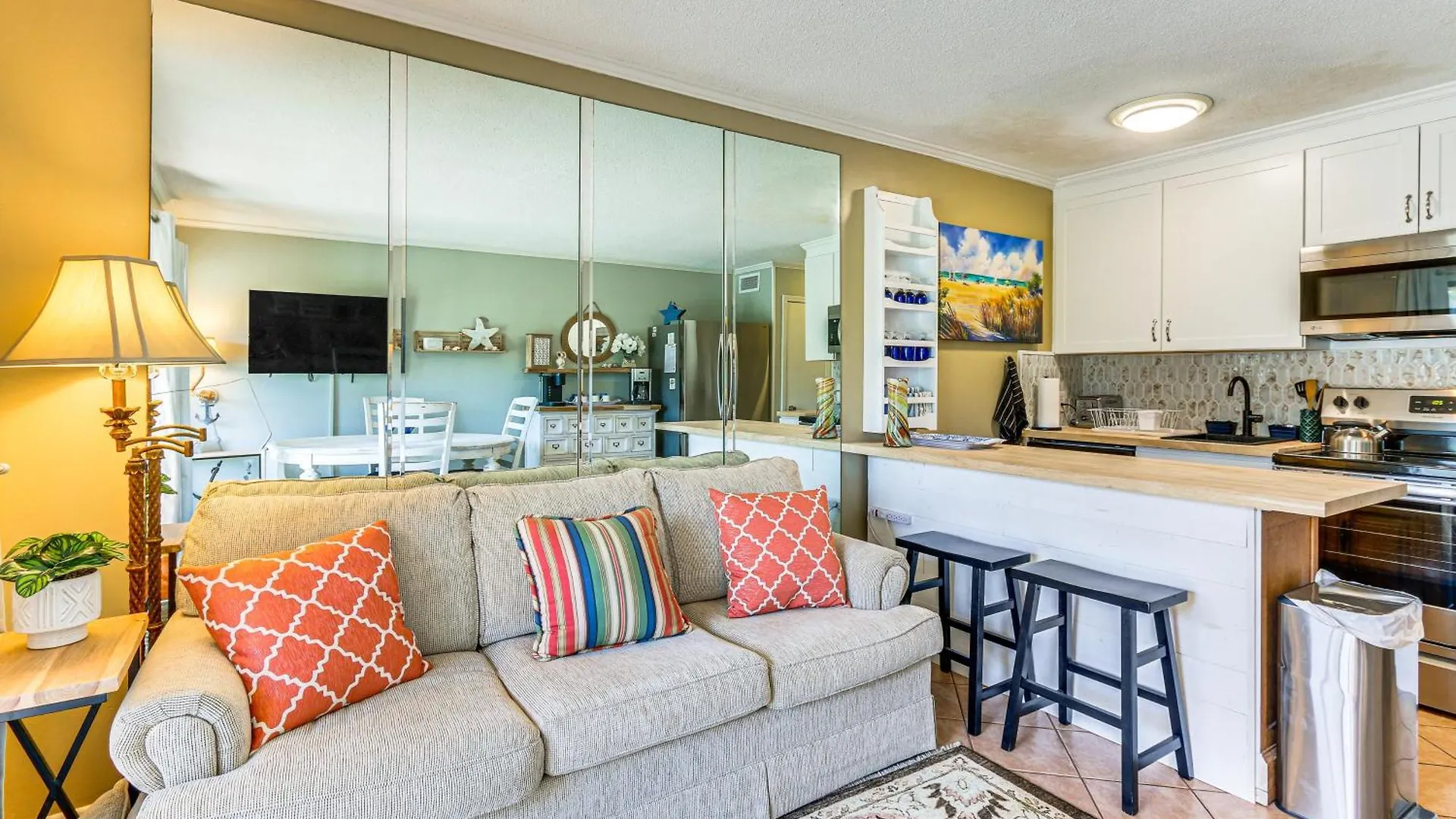 Apartment Walk To Perks At Hilton Head Condo!