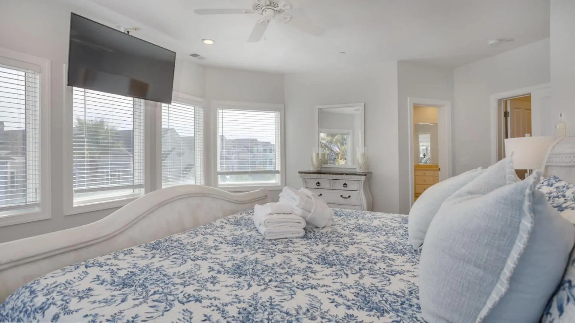 Luxury 7br W Ocean Views & Private Pool Holiday home