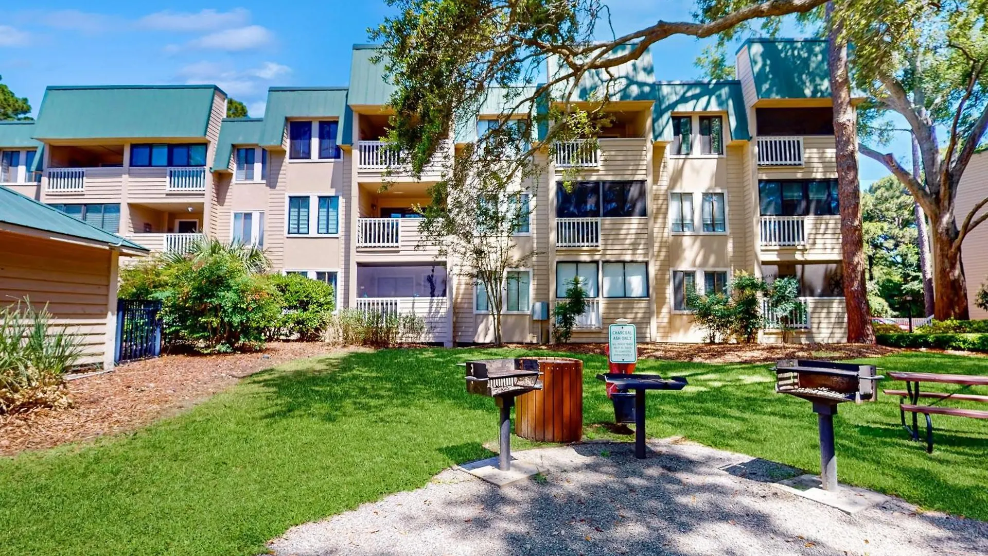 Apartment On Port Royal Sound 3136