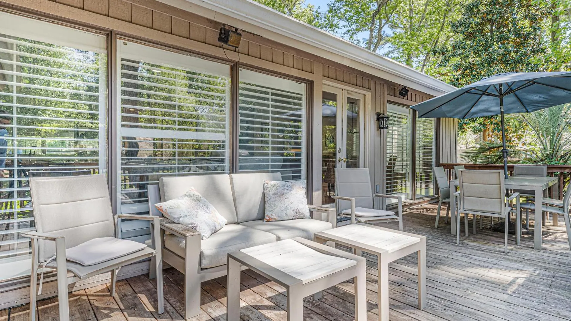 Pet Friendly - Upscale Renovations & Decor - Private Pool - 2 St Andrews Place Holiday home