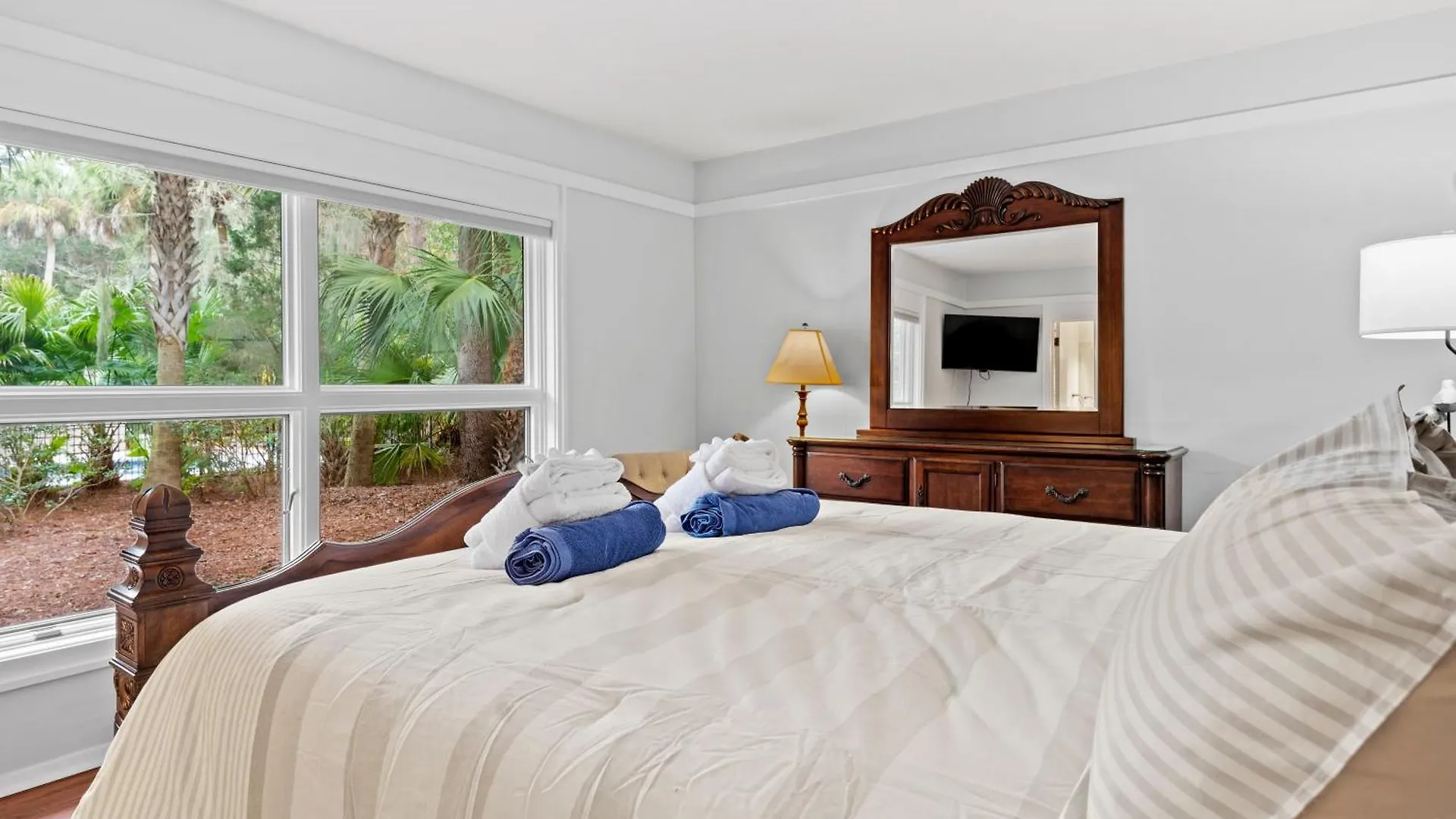 2nd Row House - Private Pool - 4 King Bedrooms - 19 Oyster Catcher Rd Hilton Head Island