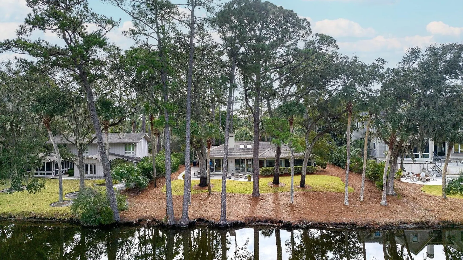 Holiday home New Listing - 3rd Row - Pool - - Golf Course - Lagoon - 8 Lagoon Rd Hilton Head Island