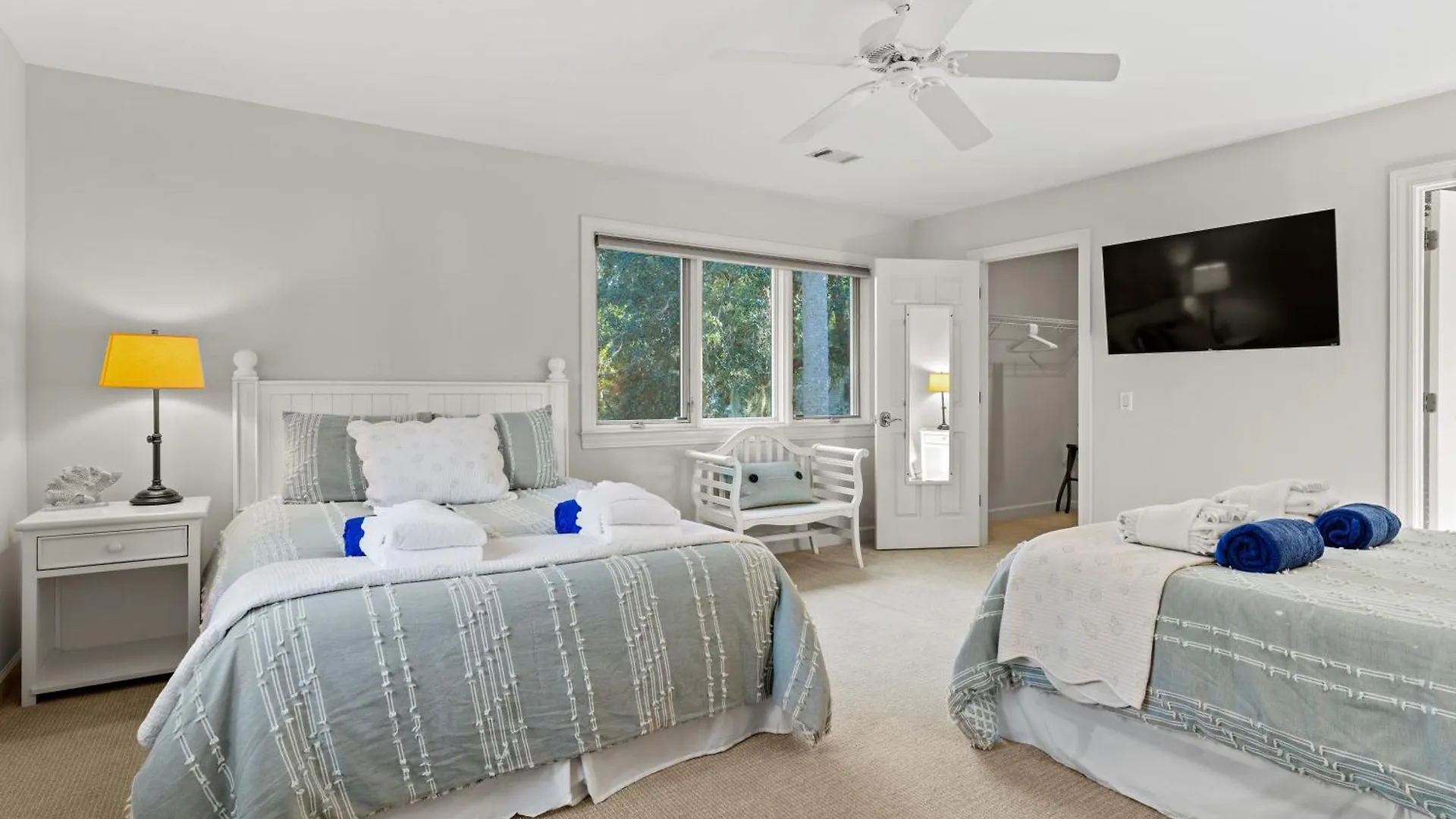 Holiday home New Listing - 3rd Row - Pool - - Golf Course - Lagoon - 8 Lagoon Rd