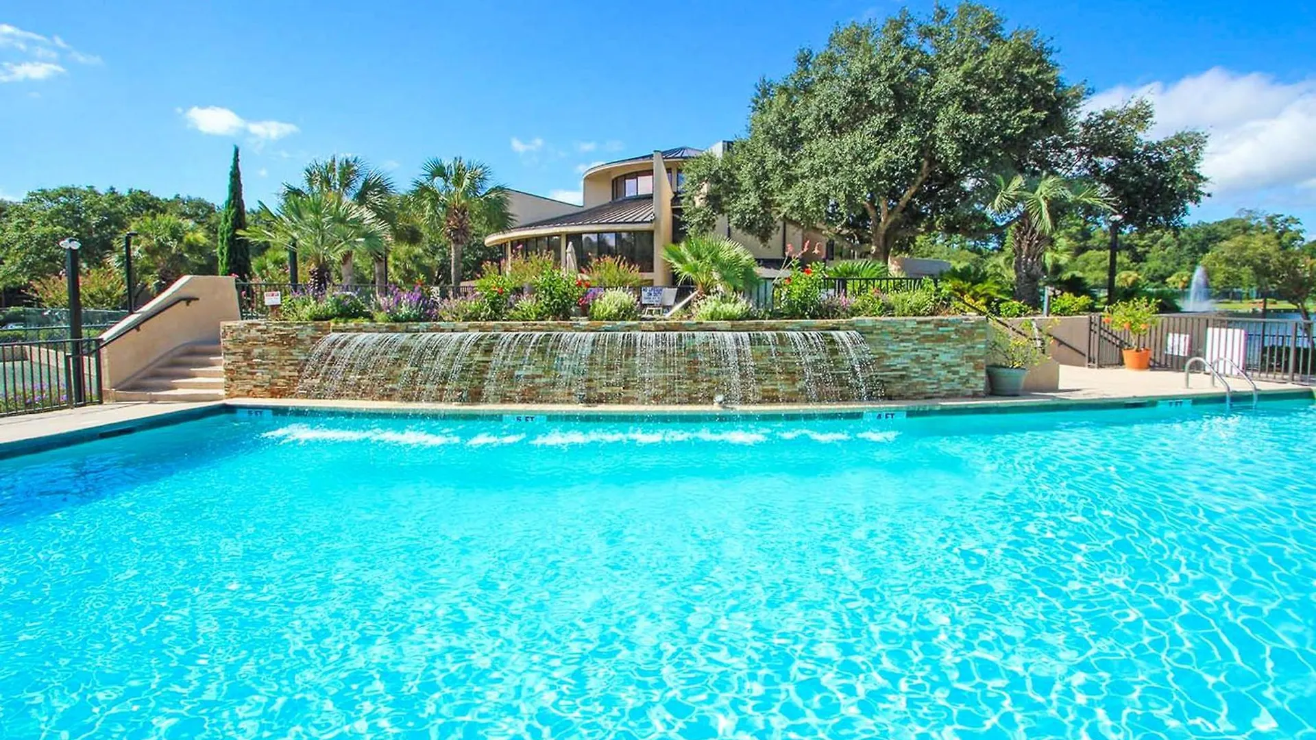 Island Club 3 *