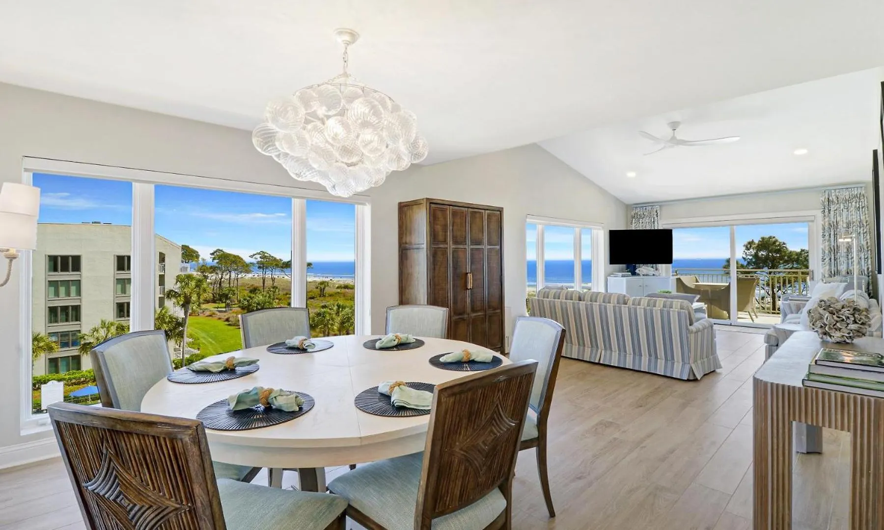 512 Shorewood Place Villa *