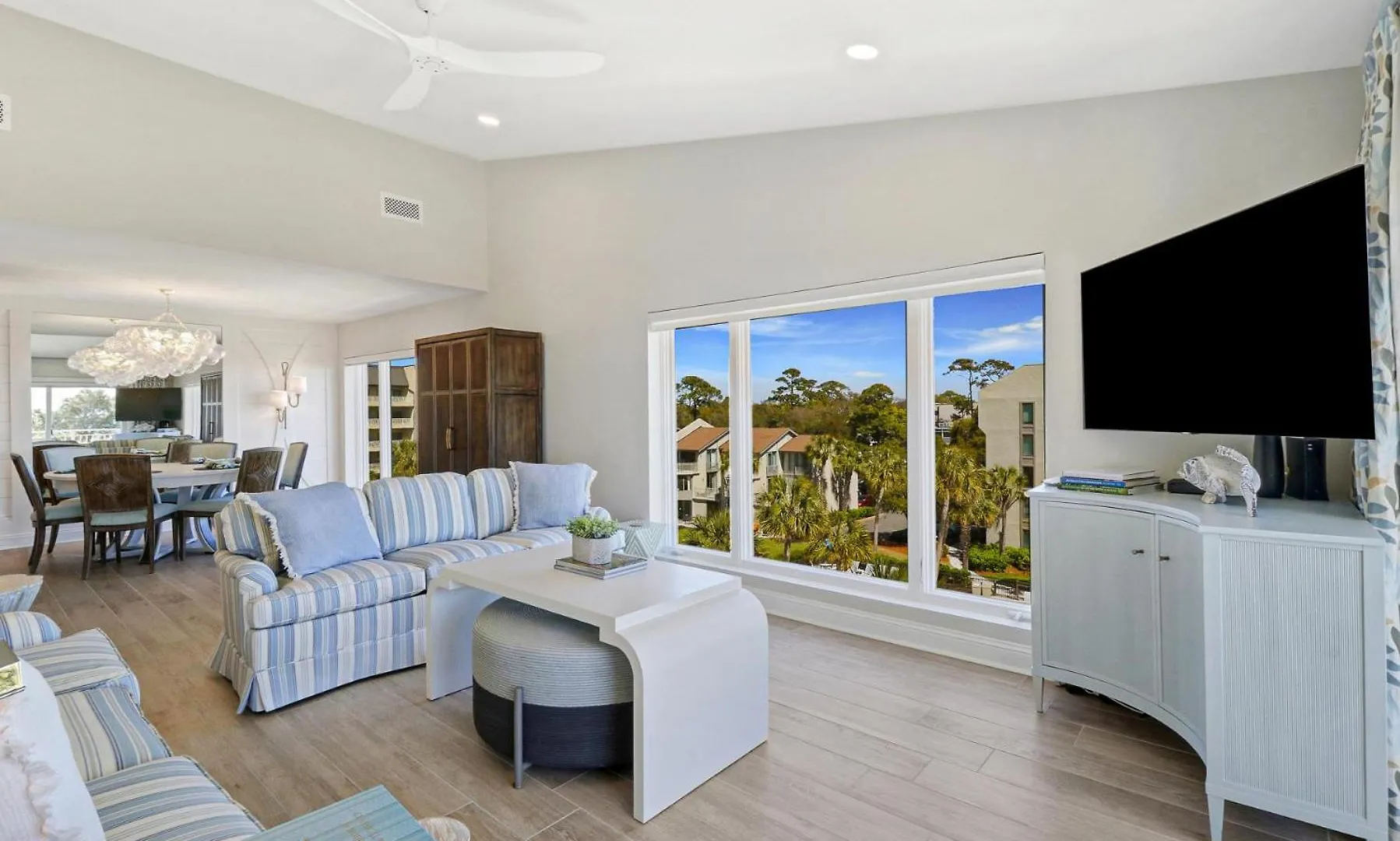 512 Shorewood Place Villa *