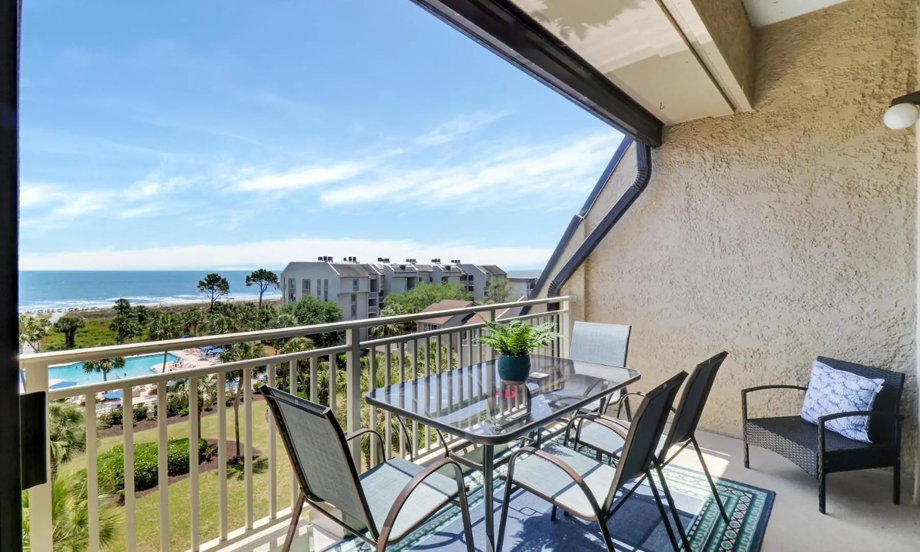 Villa 533 Shorewood Place *