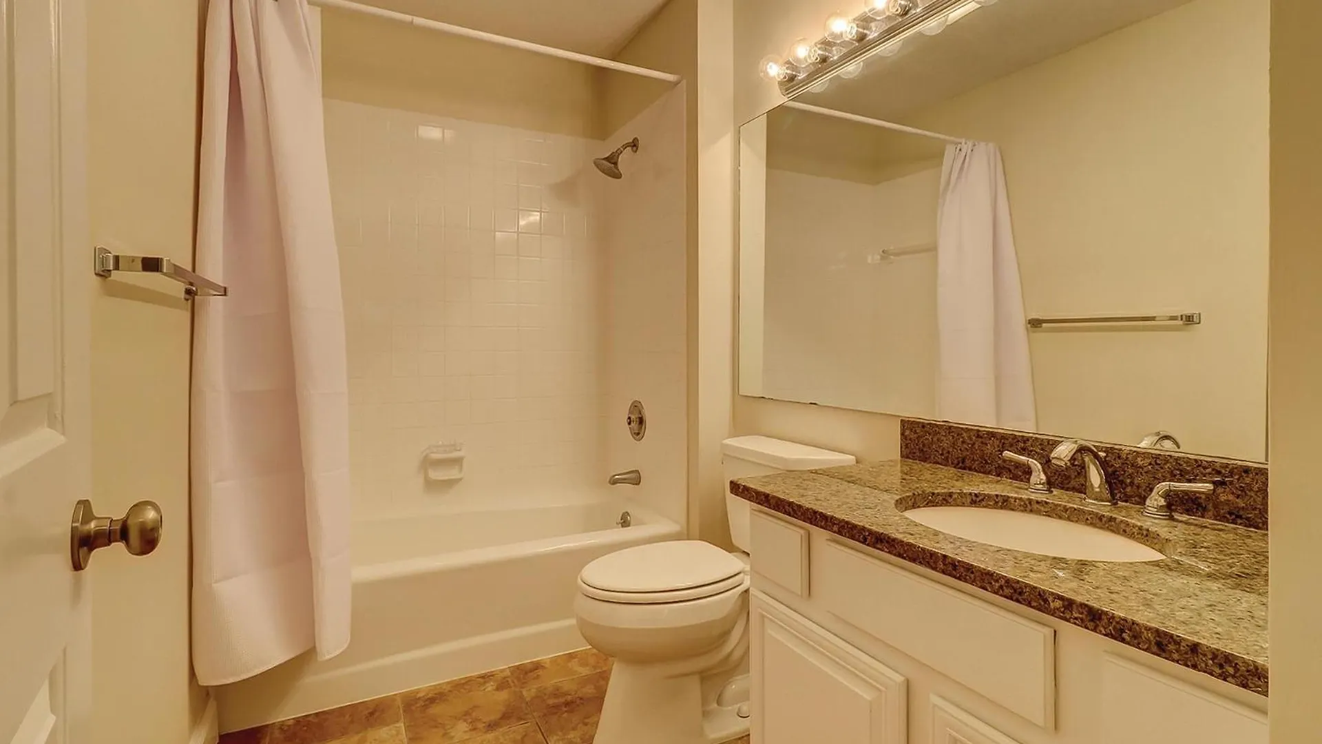3322 Forest Villa