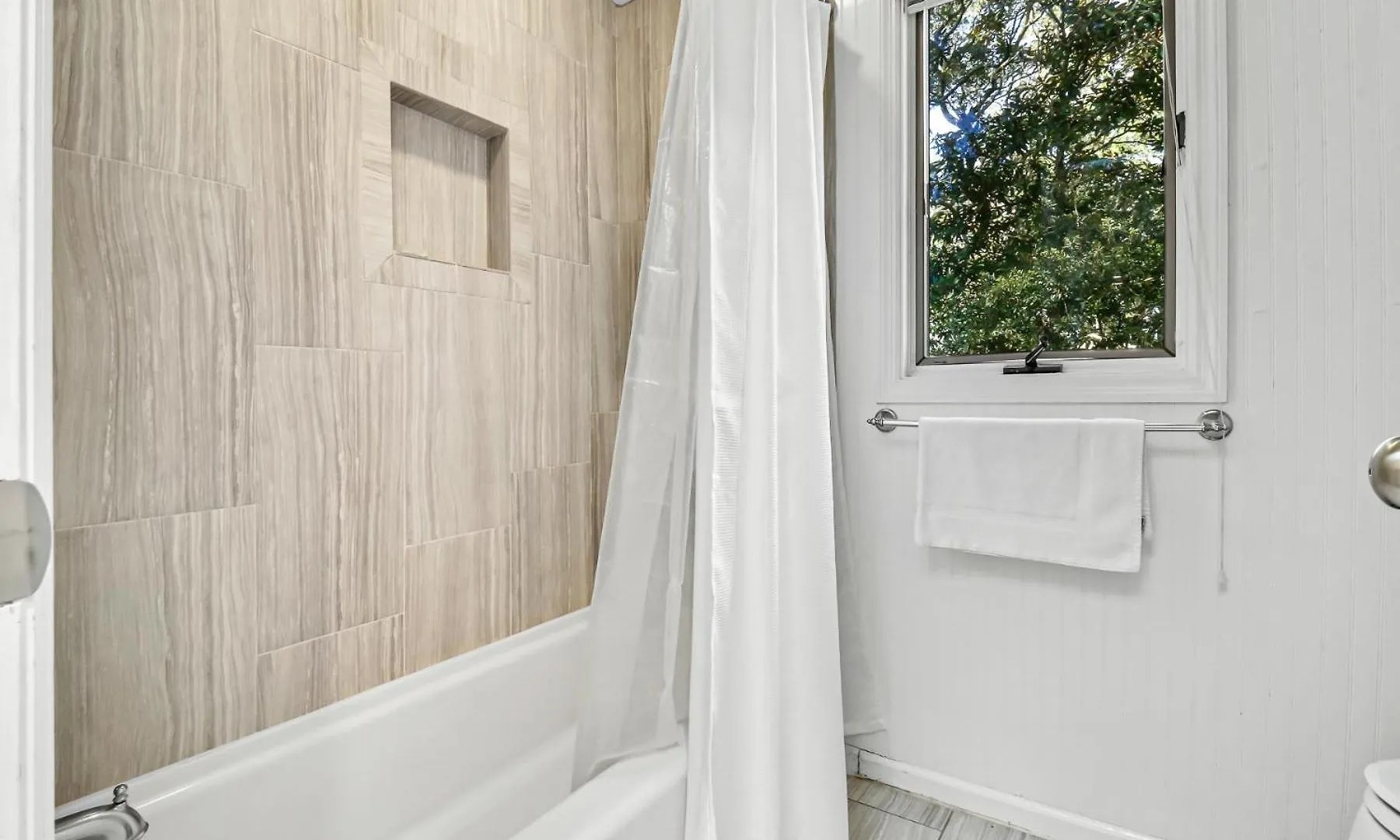 7 Hollyberry Lane Villa
