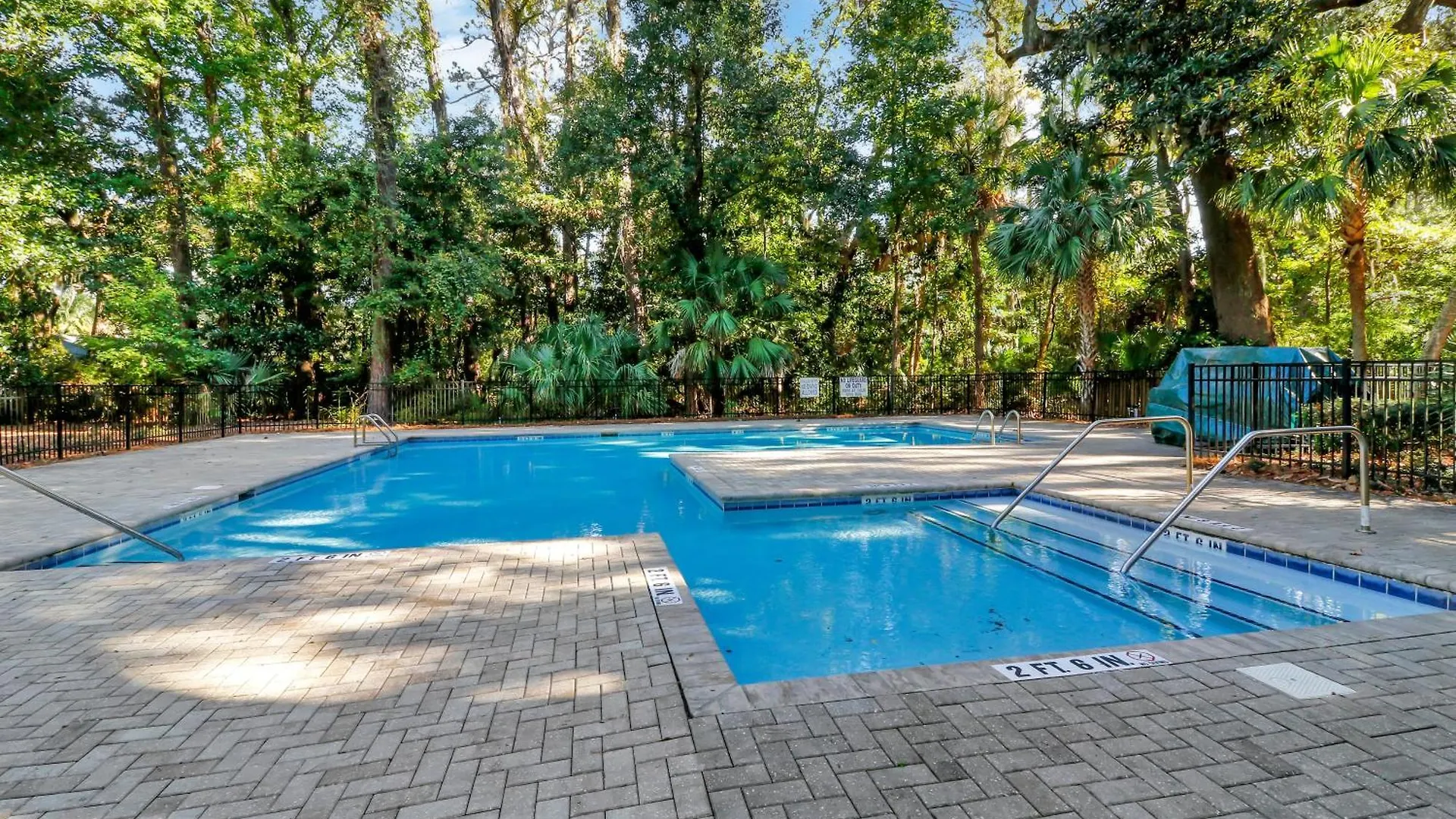 7 Hollyberry Lane *