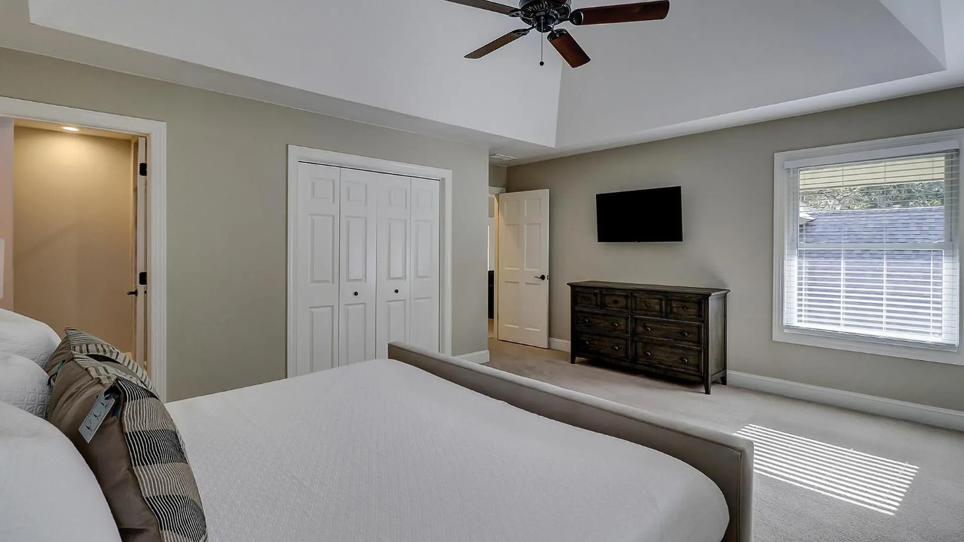 Villa 100 Baynard Cove