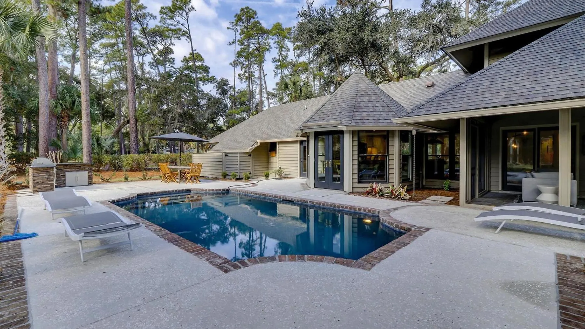 100 Baynard Cove *