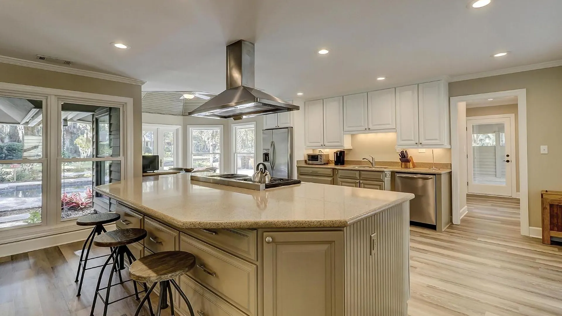 100 Baynard Cove