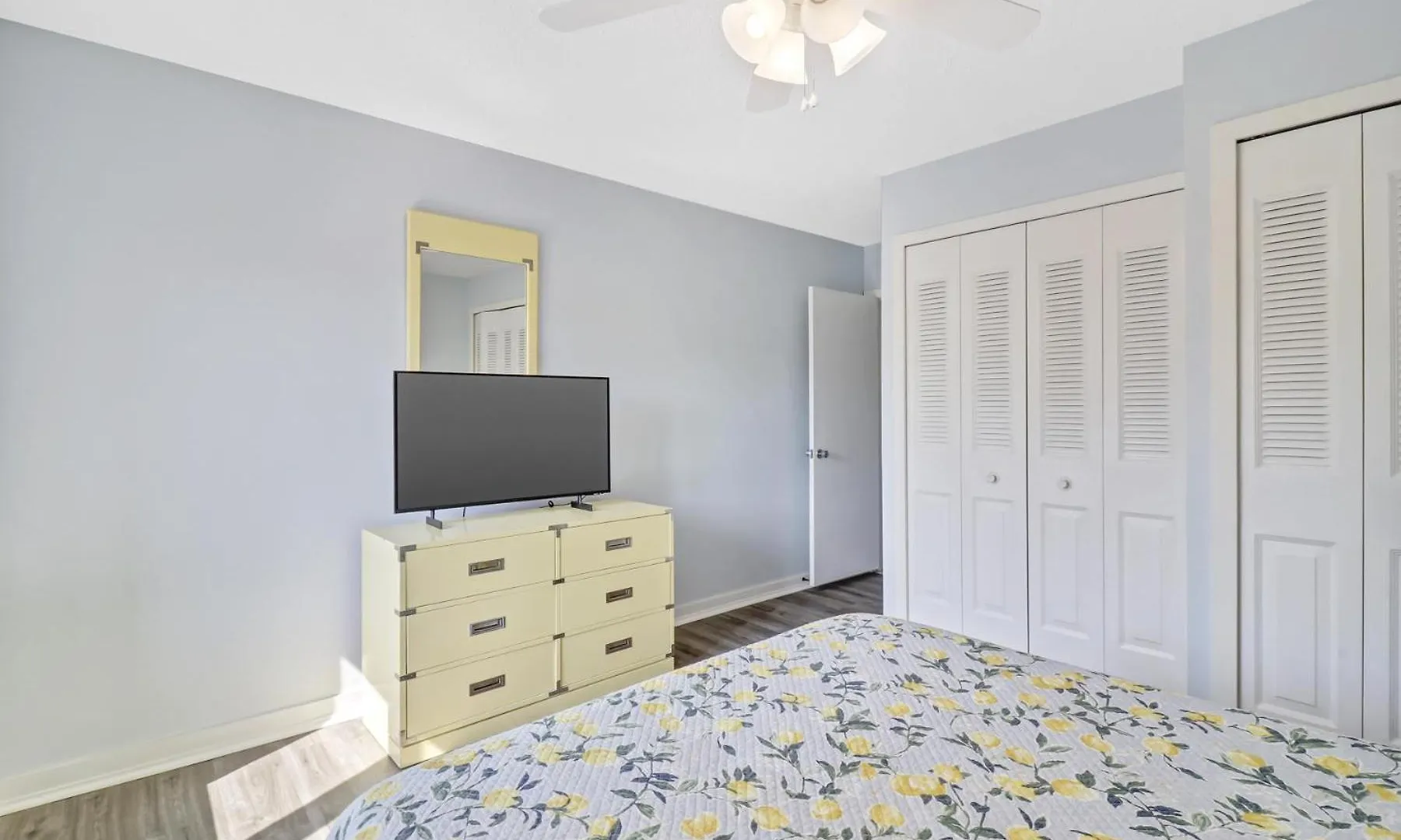 1690 Bluff