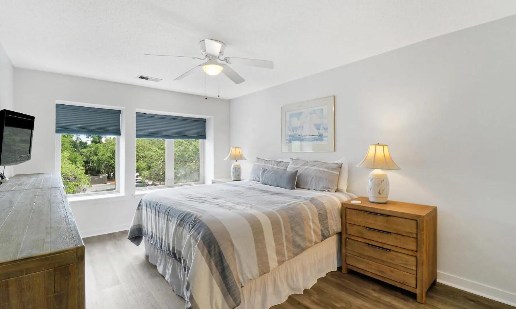 1690 Bluff Villa *