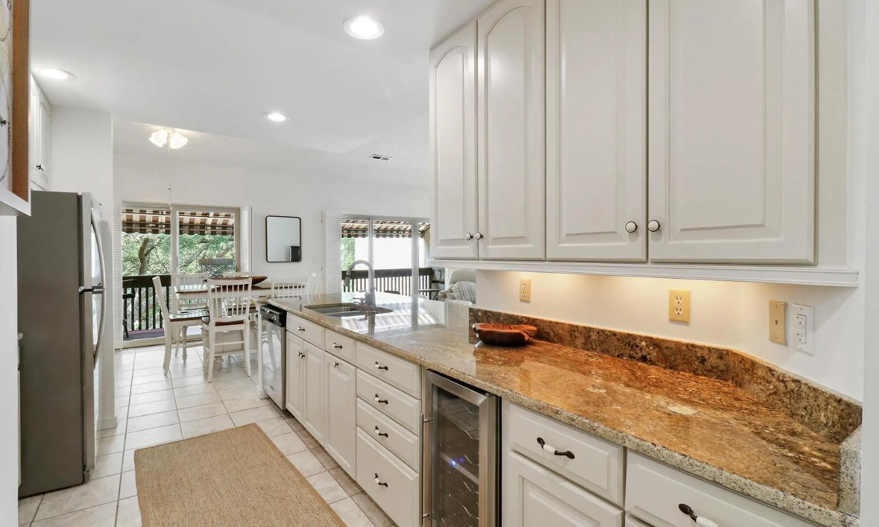 1690 Bluff