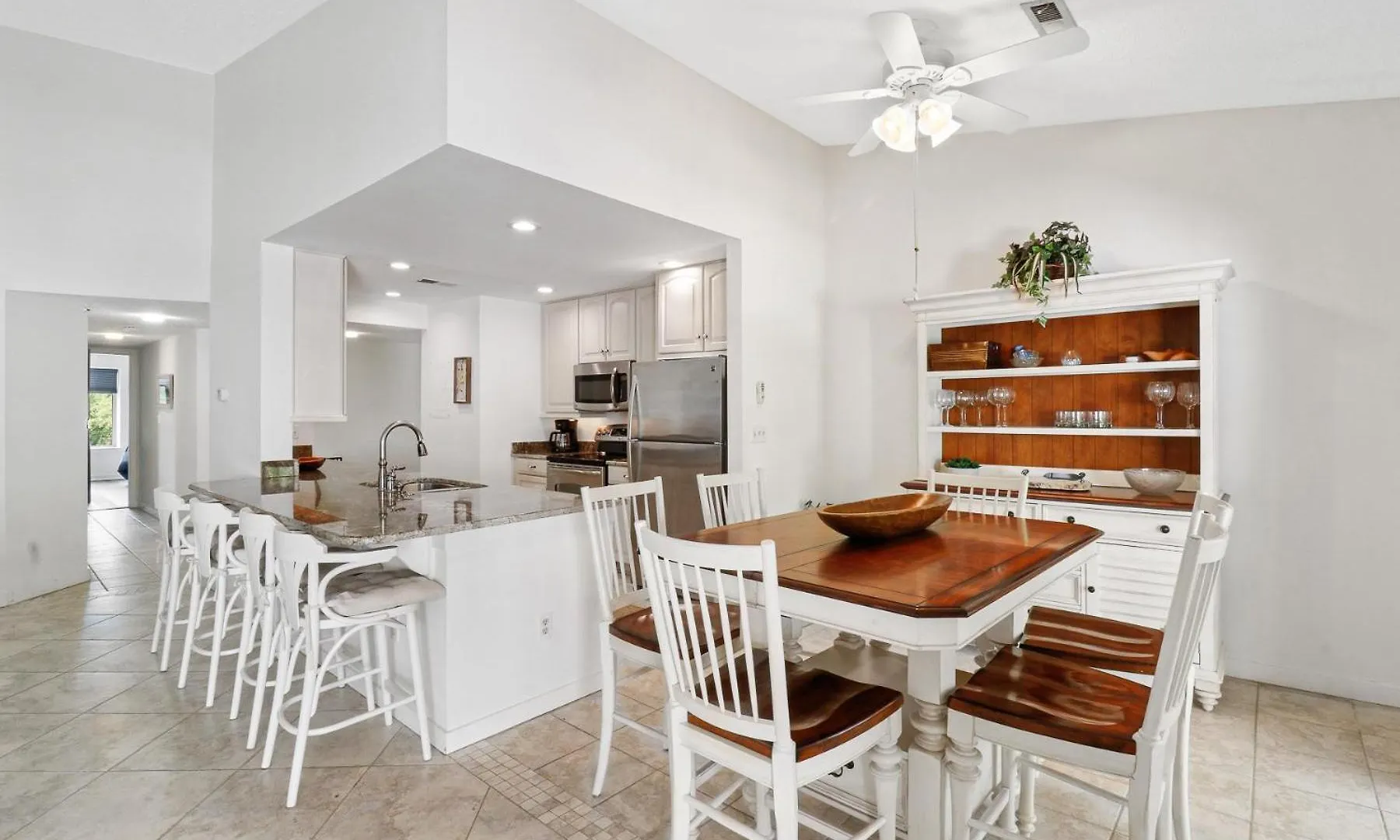 1690 Bluff