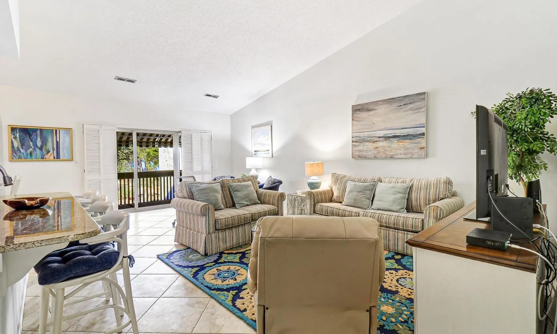 1690 Bluff Villa