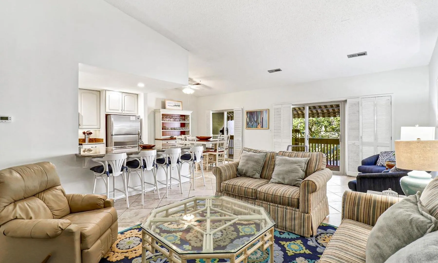 1690 Bluff