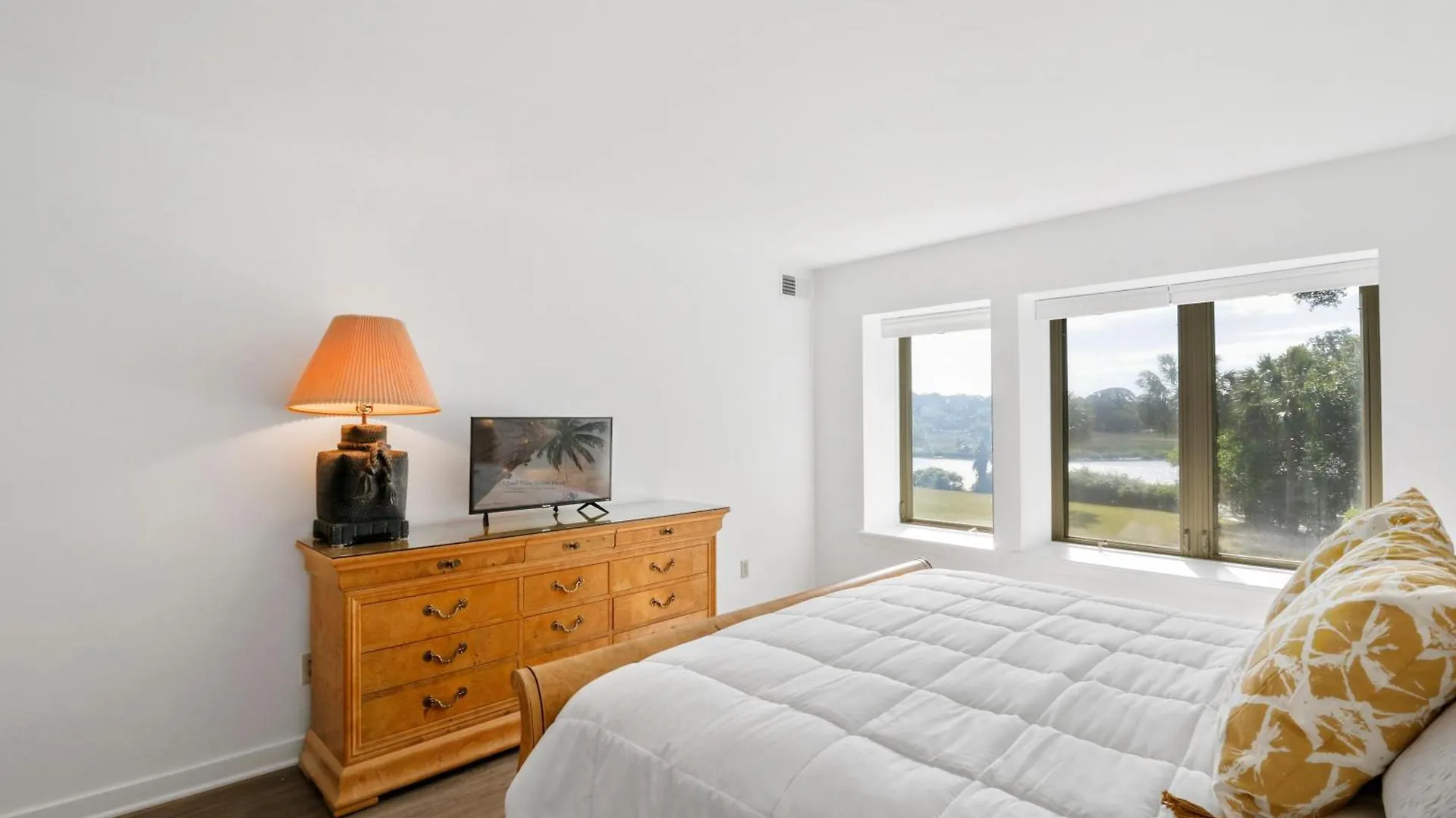 1809 Bluff *