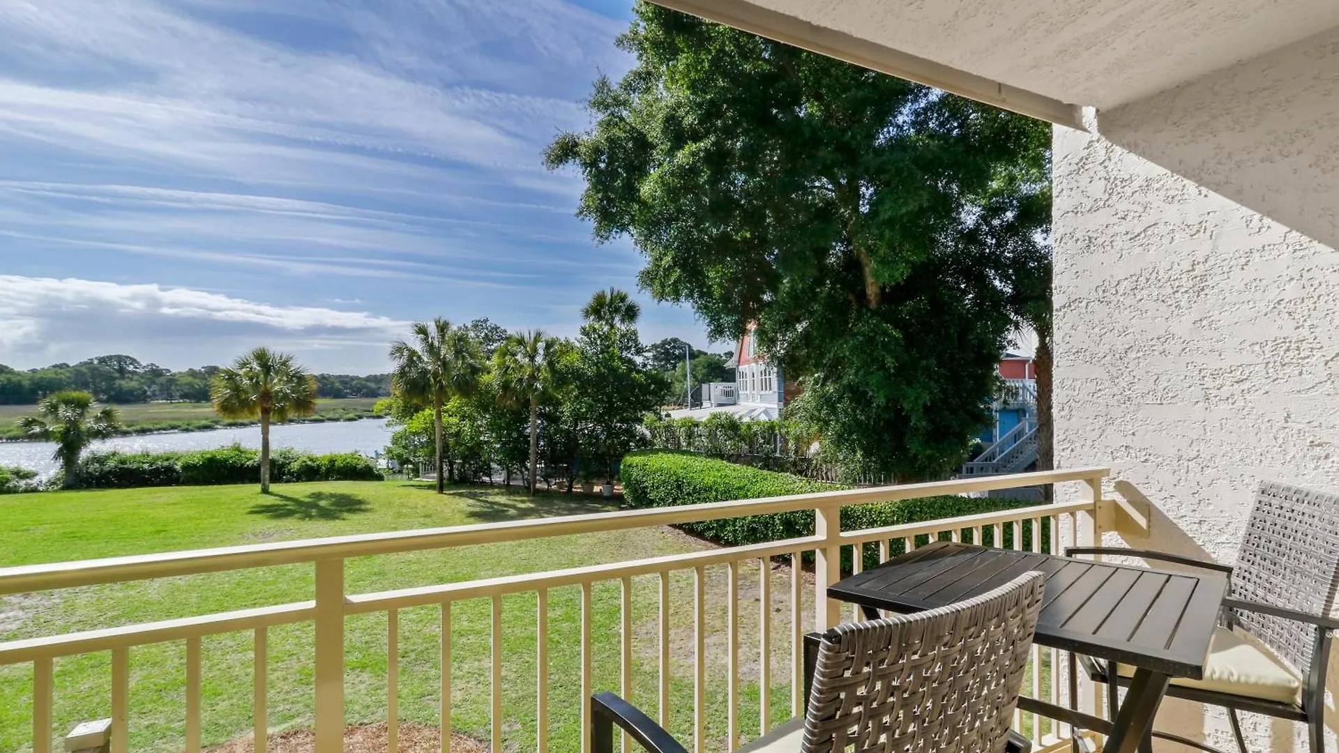 1809 Bluff Villa *