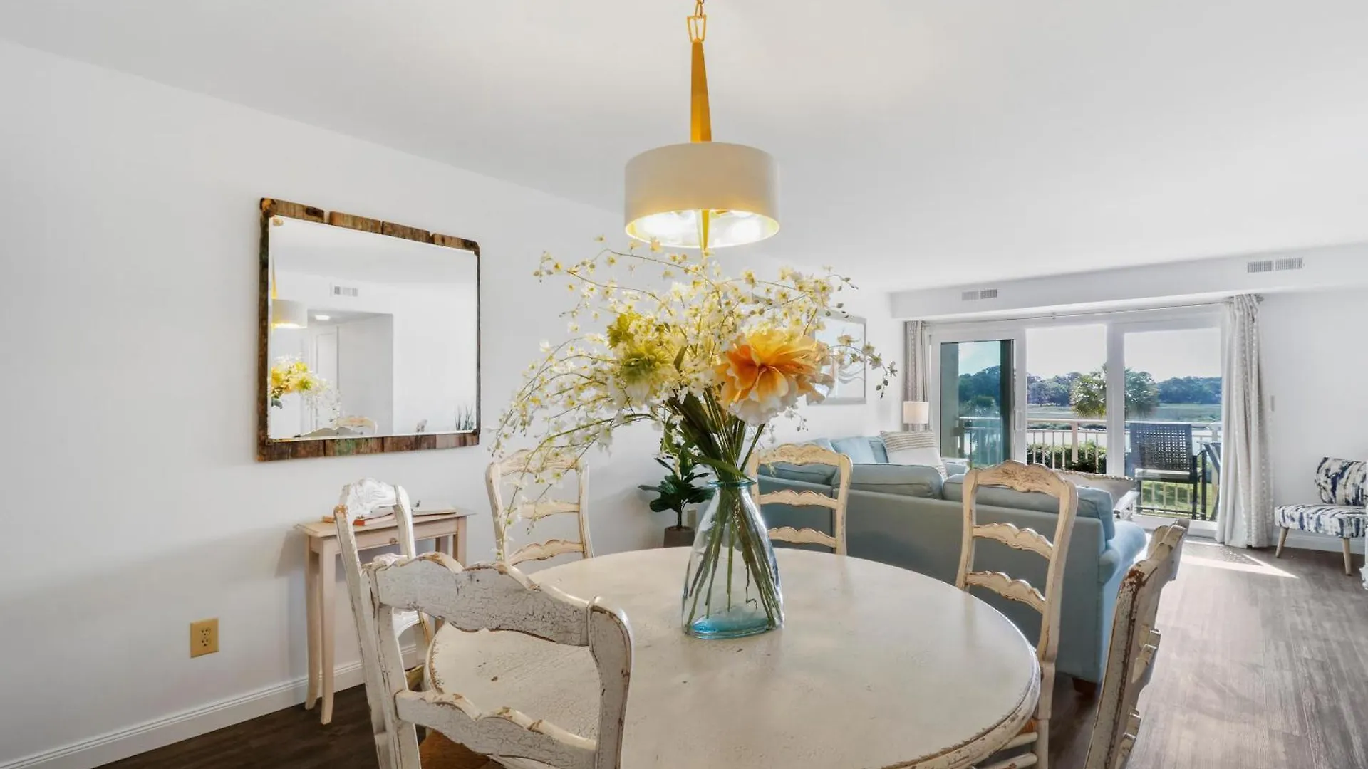 1809 Bluff
