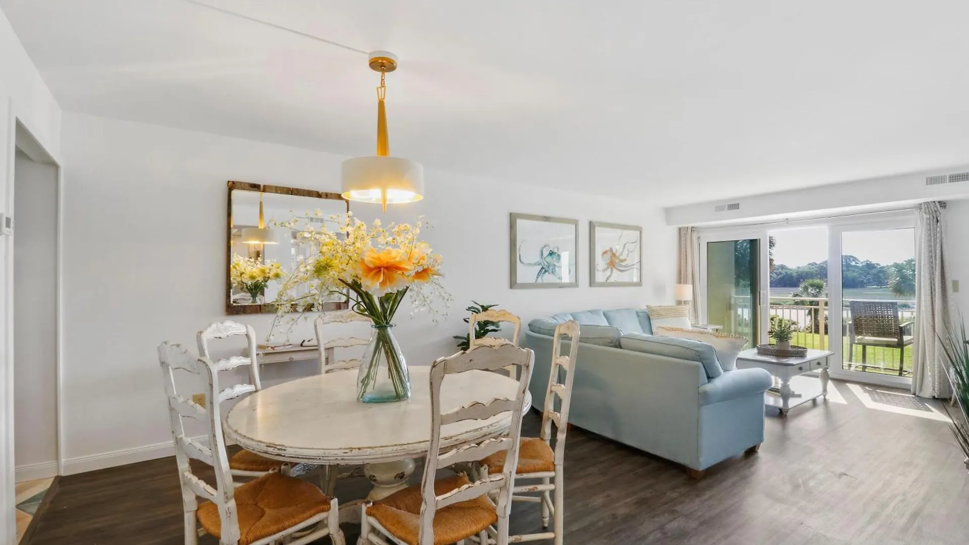 1809 Bluff Villa
