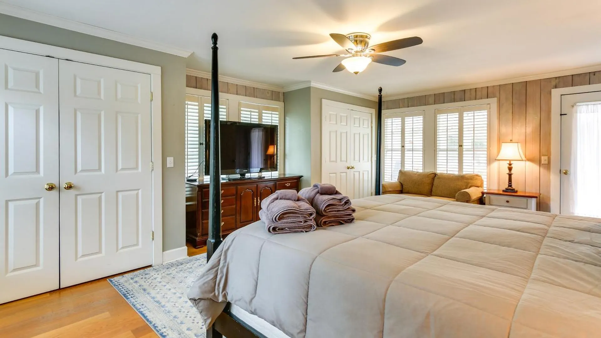 House With Private Pool Inside Sea Pines Resort! Holiday home