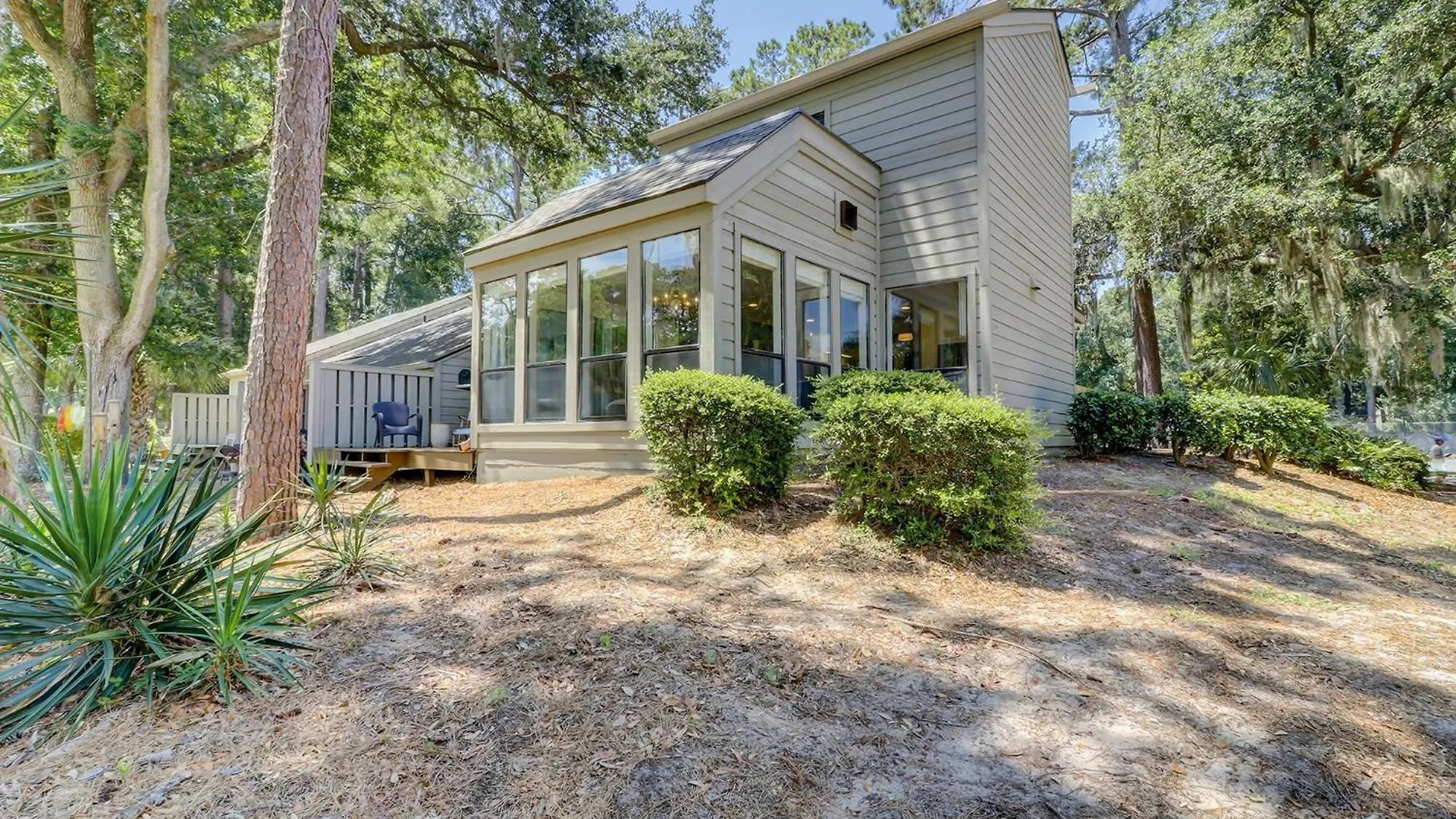 2371 Racquet Club