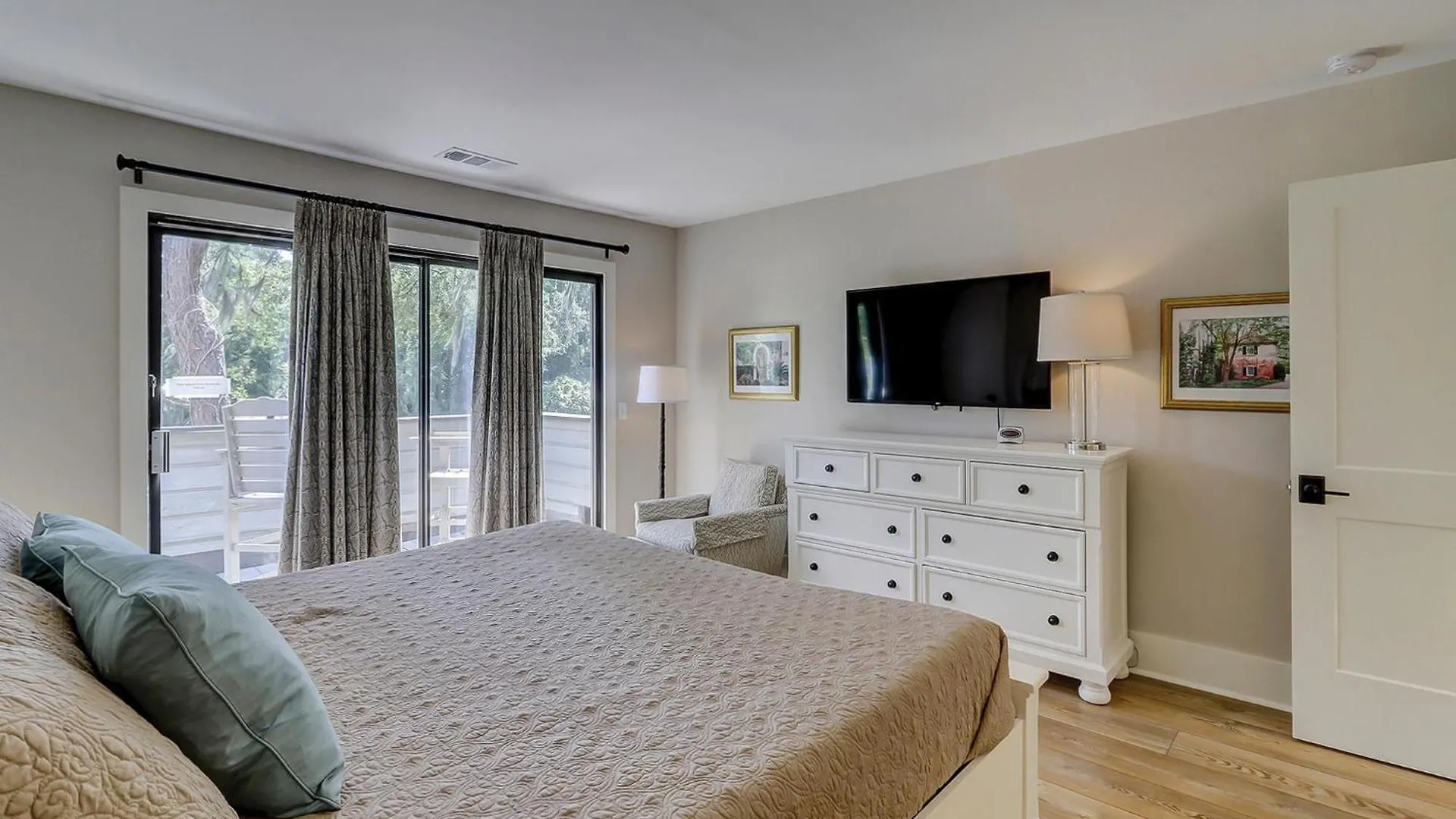 2371 Racquet Club