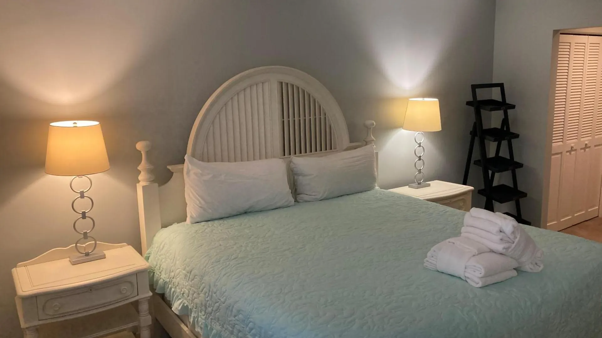 867 Ketch Court Villa *