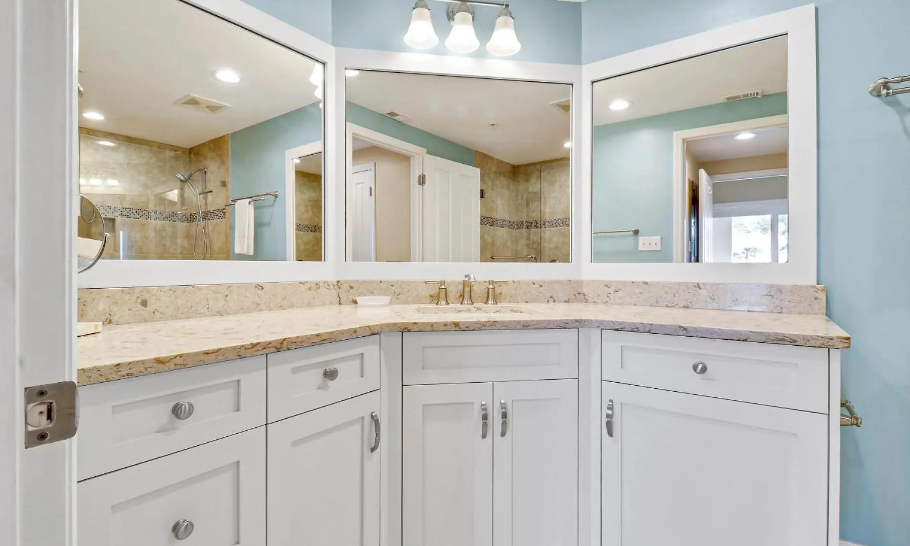 Villa 5303 Hampton Place