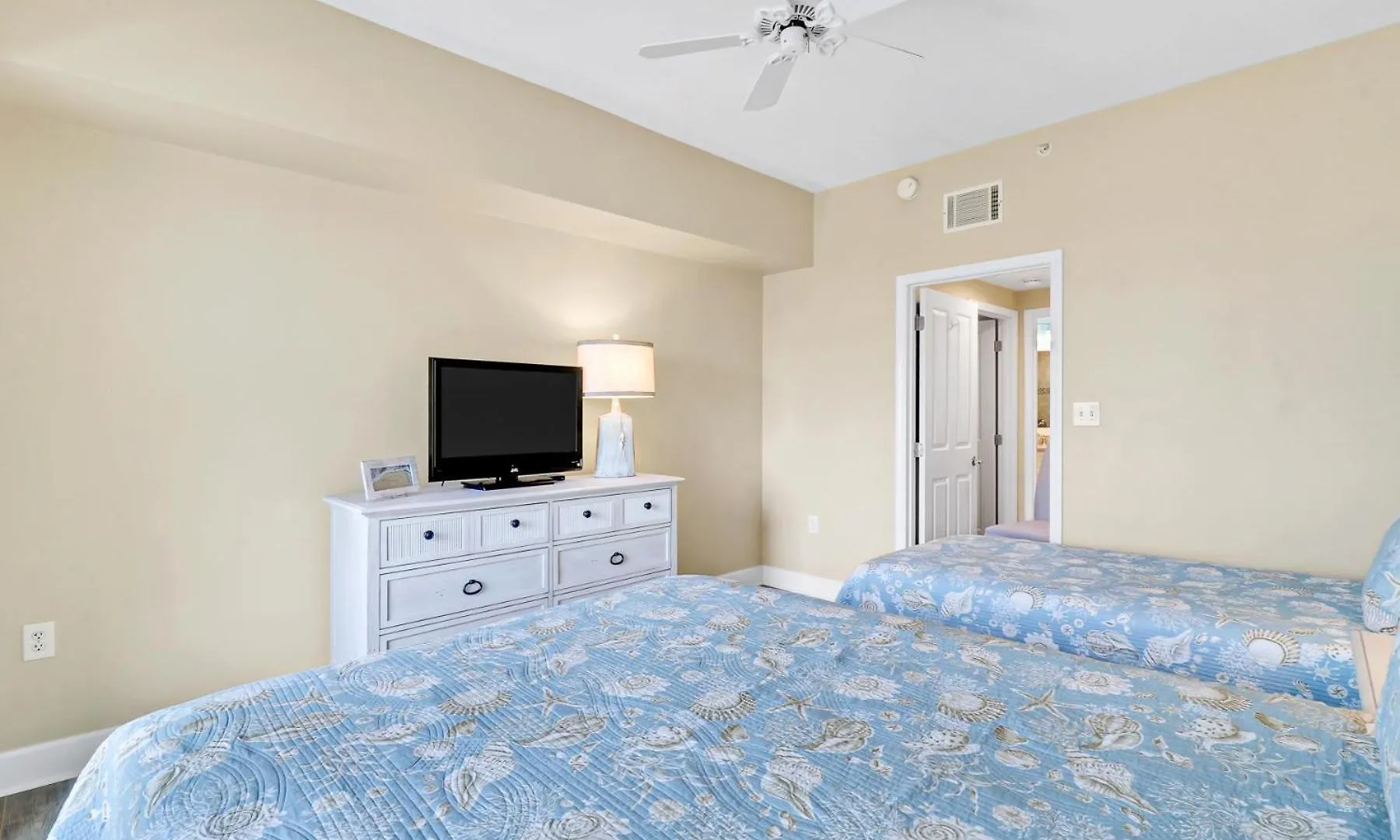 Villa 5303 Hampton Place