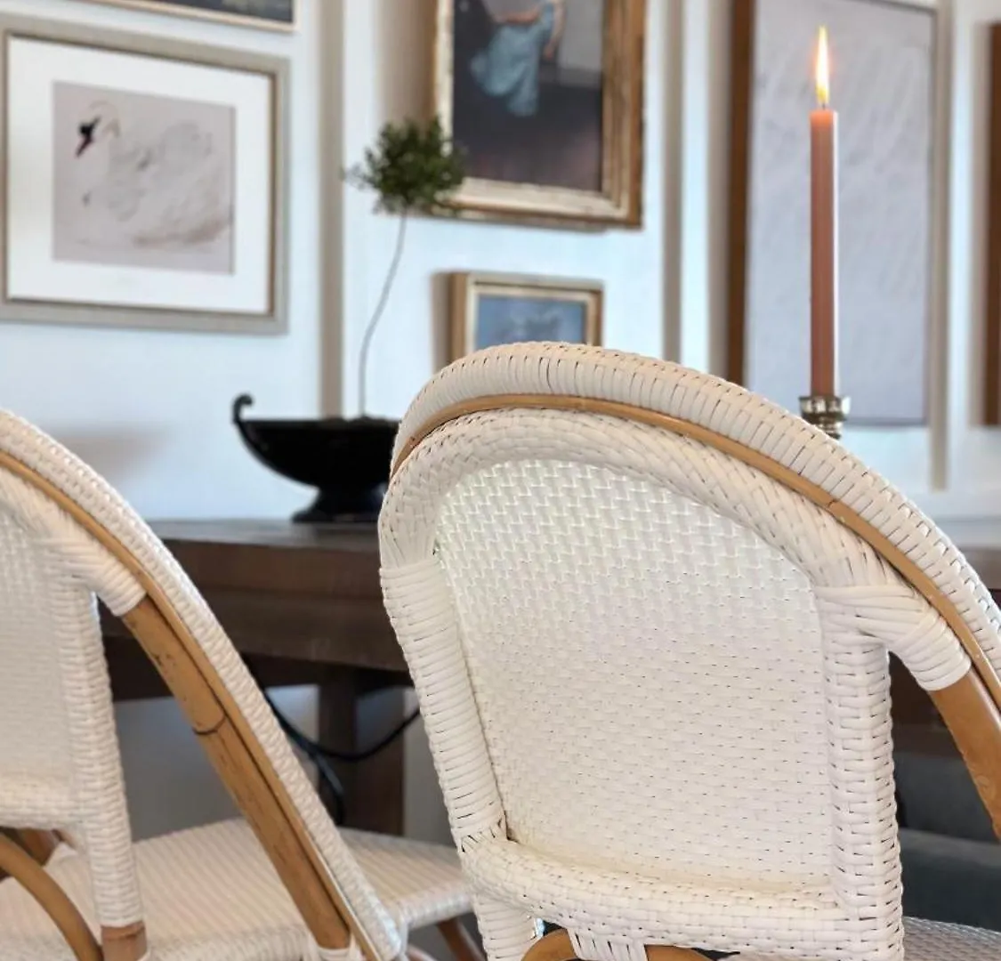 Ocean View- King Suite - Romantic Couples Oasis - Private Access To Beach! *